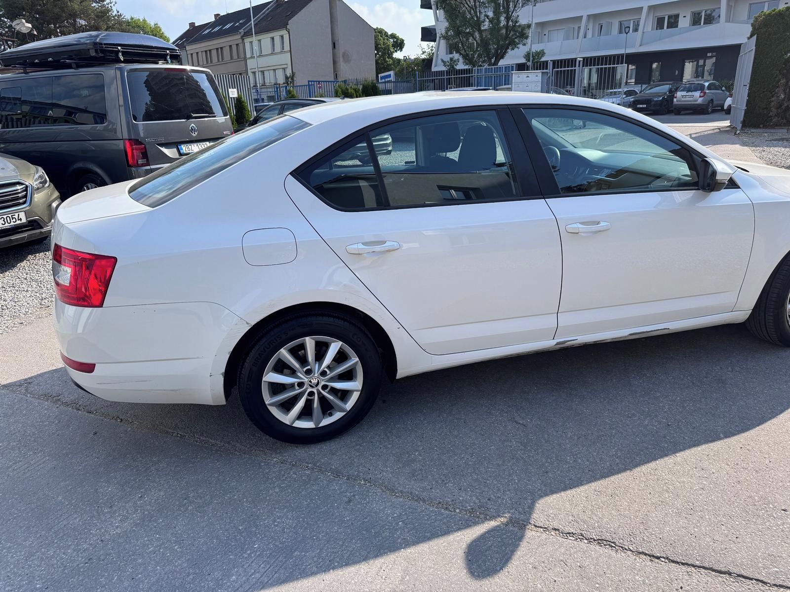 Škoda Octavia, 1,6 TDI, 84 kW, manuál, klima - fotka 6