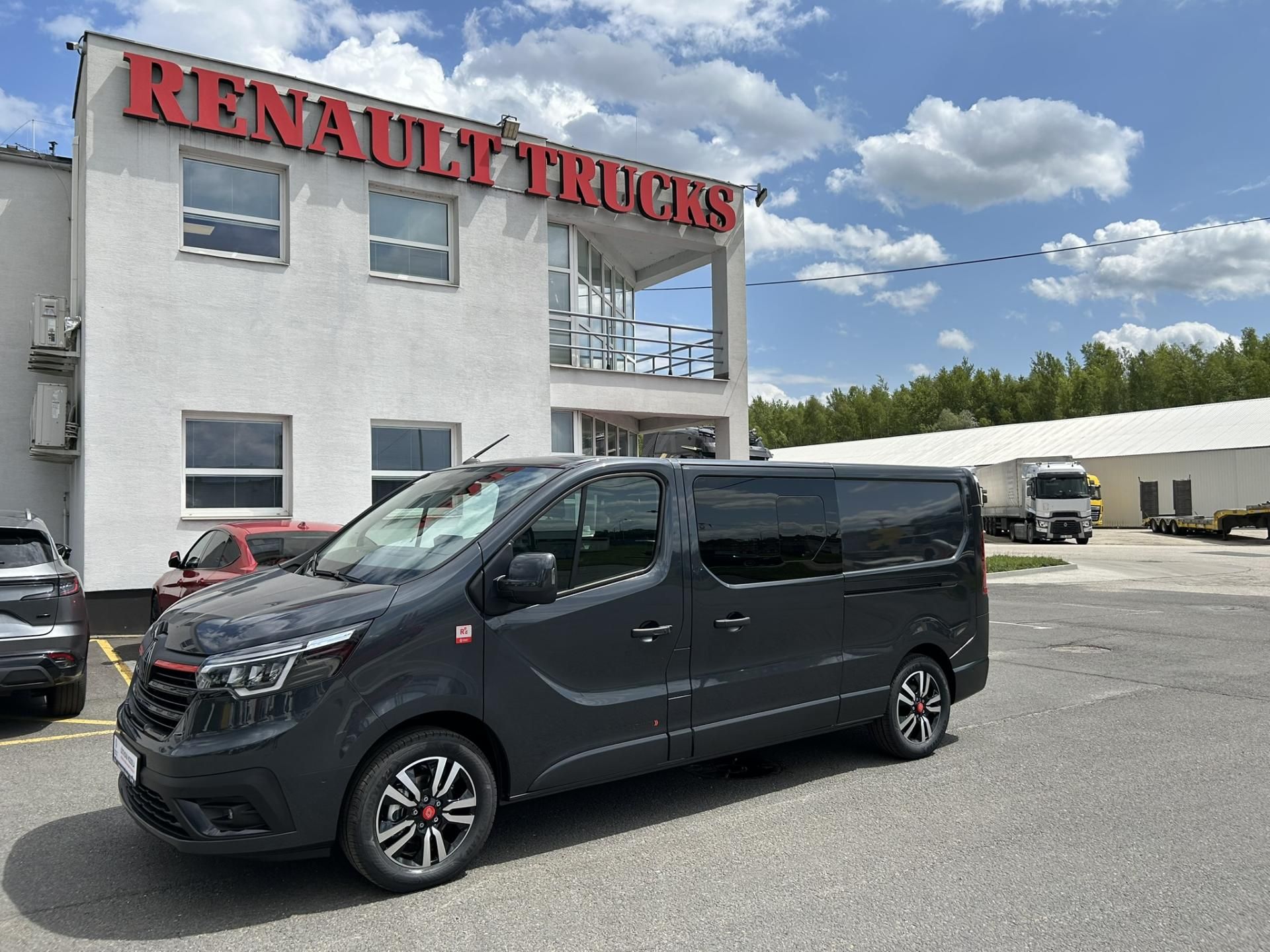 Renault Trafic, CREW VAN L2H1 170k RED 5 míst - fotka 3