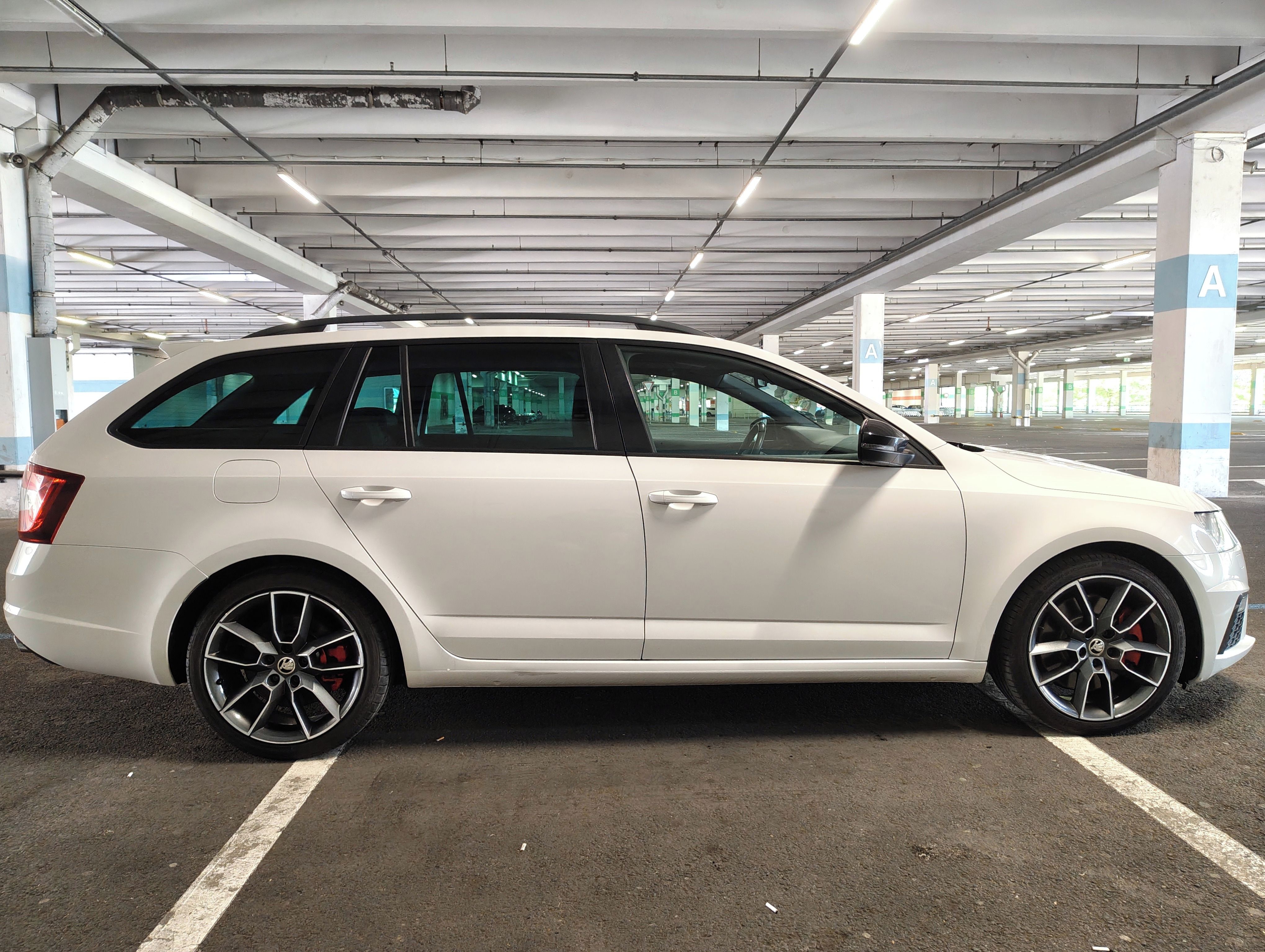 Škoda Octavia, RS 180kW NOVÁ V ČR,1.MAJITEL - fotka 4