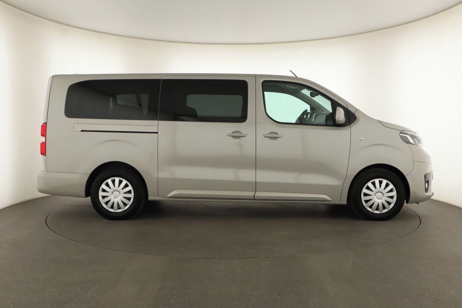 Toyota Proace Verso, 2.0 D-4D, 9 míst, L2 - fotka 6