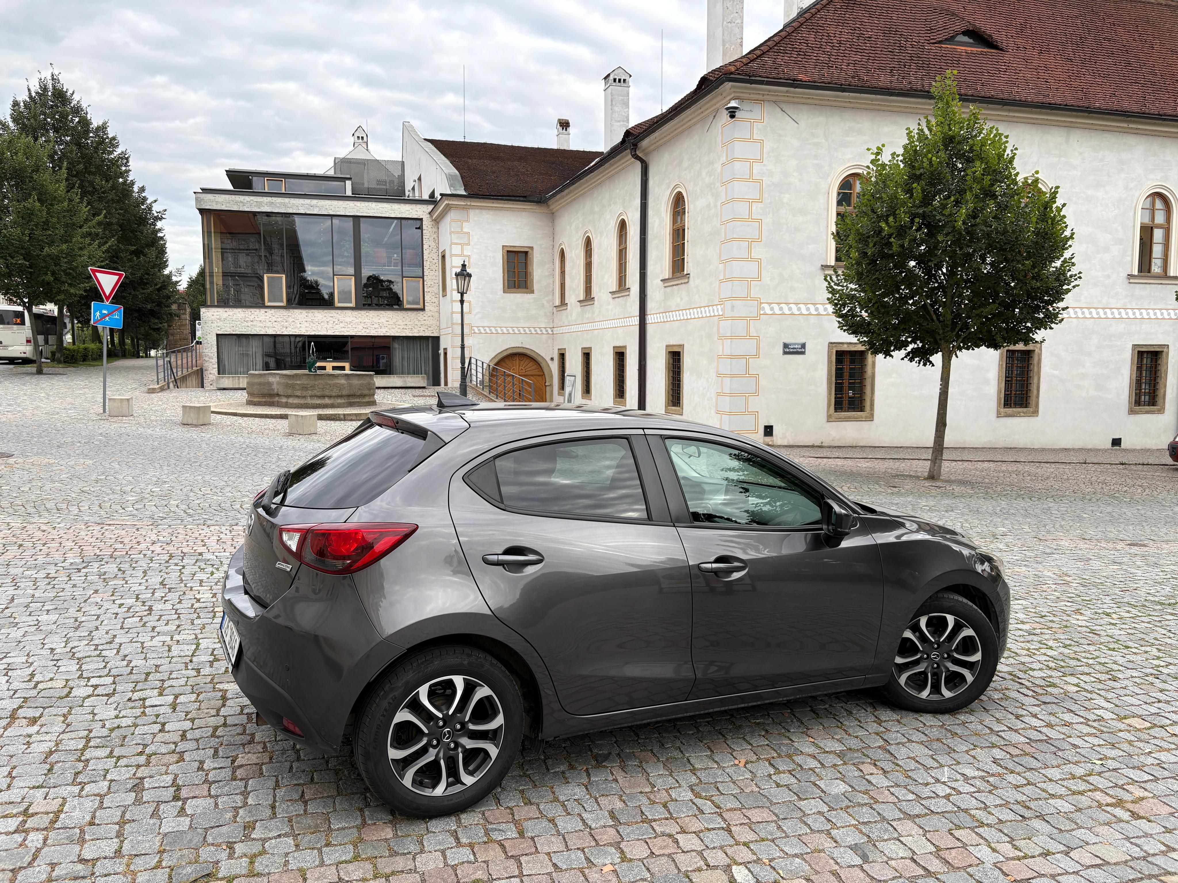 Mazda 2, 1.5 benzín, serviska, výbava - fotka 5