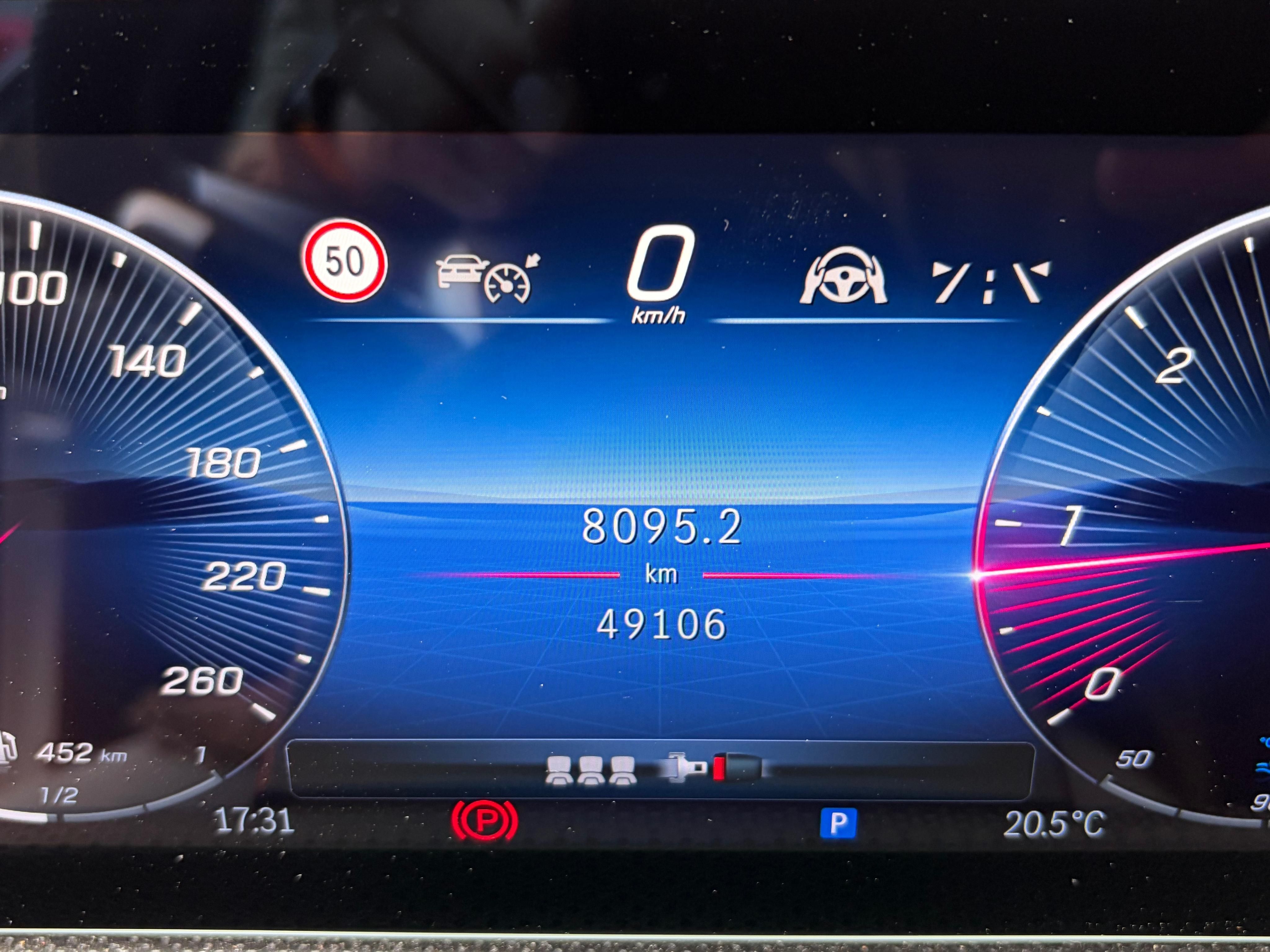 Mercedes-Benz Třídy A, Mercedes Benz A220d AMG Adv+ - fotka 5