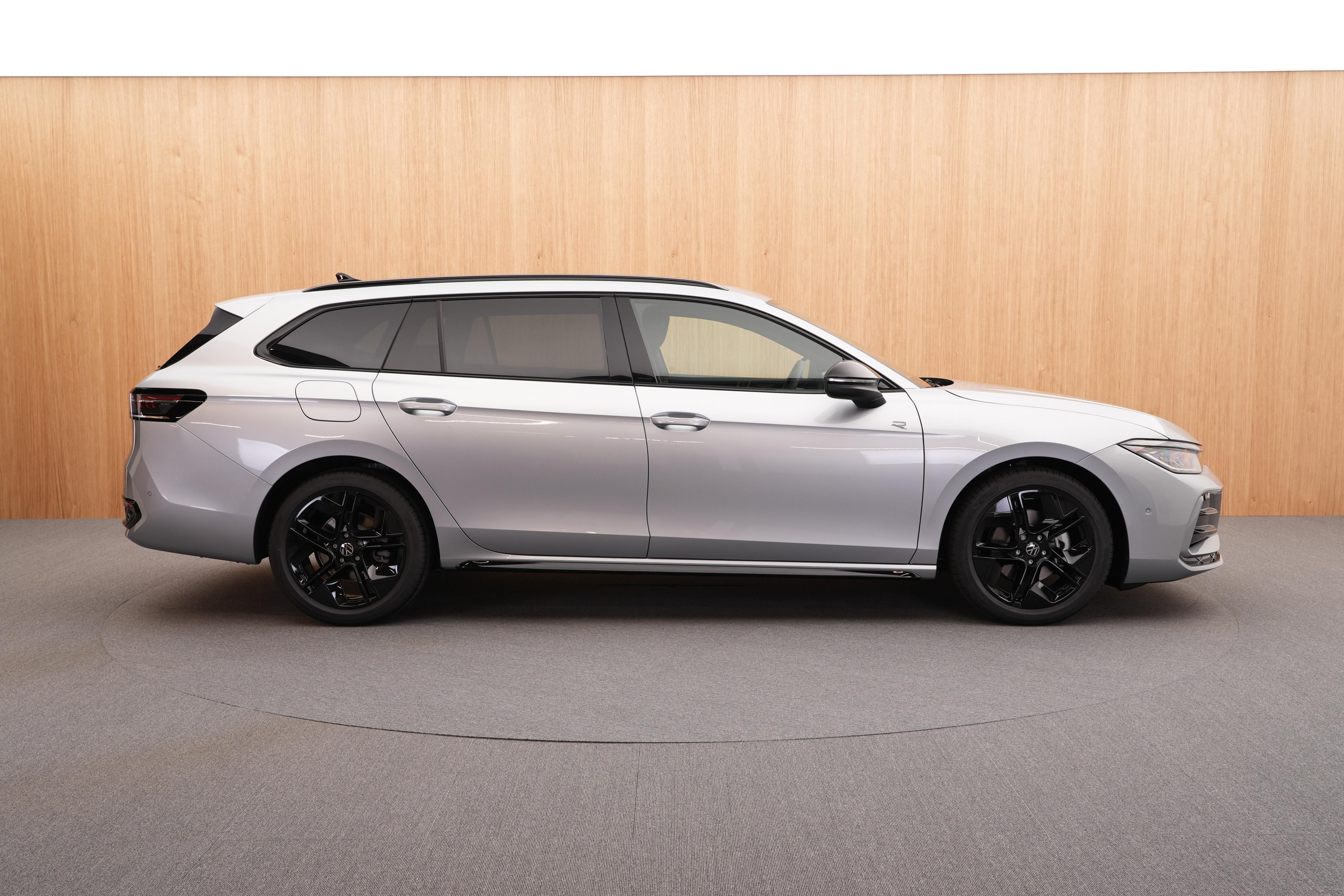 Volkswagen Passat, R-Line 2.0 TDI DSG - fotka 5