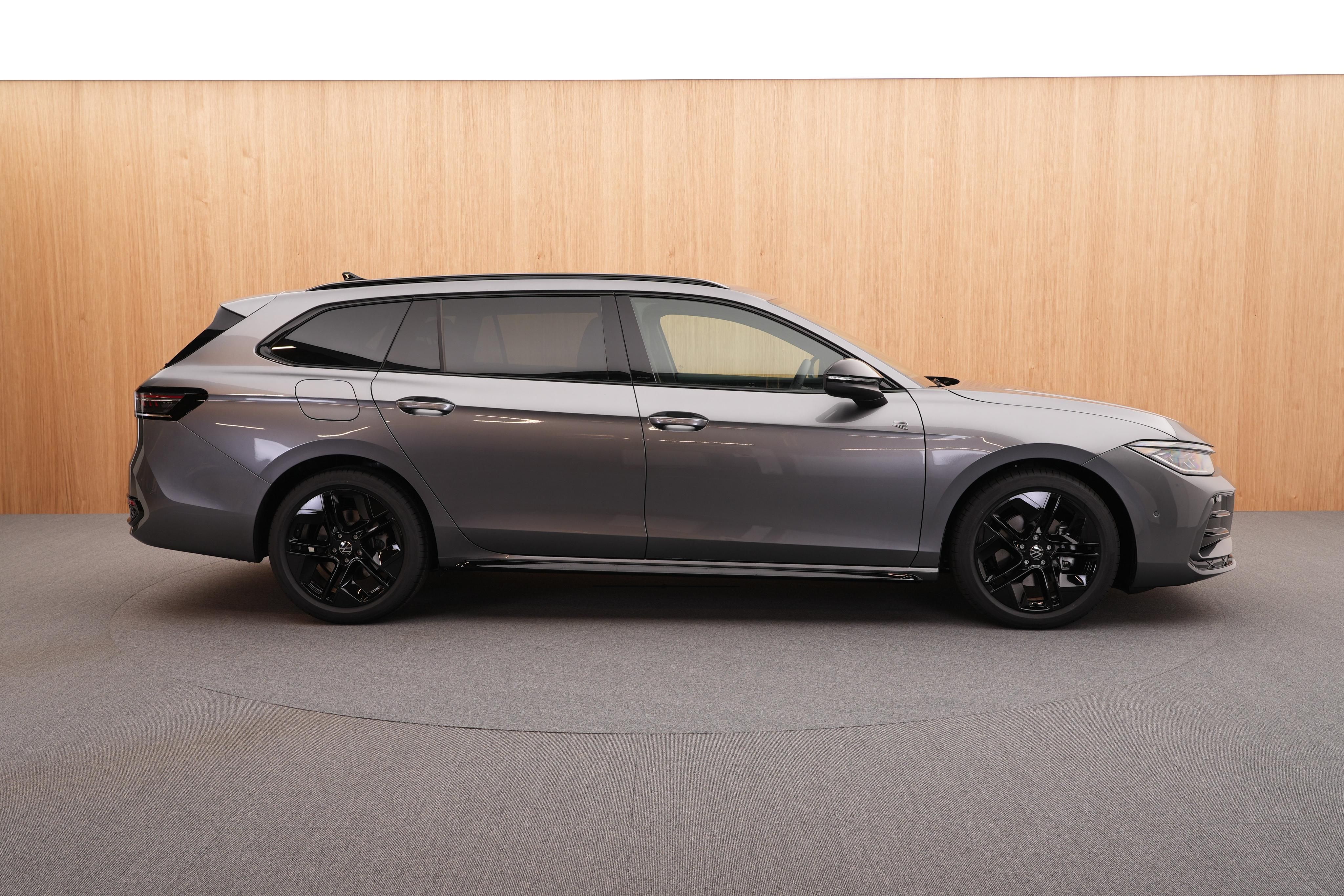 Volkswagen Passat, R-Line 2.0 TDI DSG - fotka 5