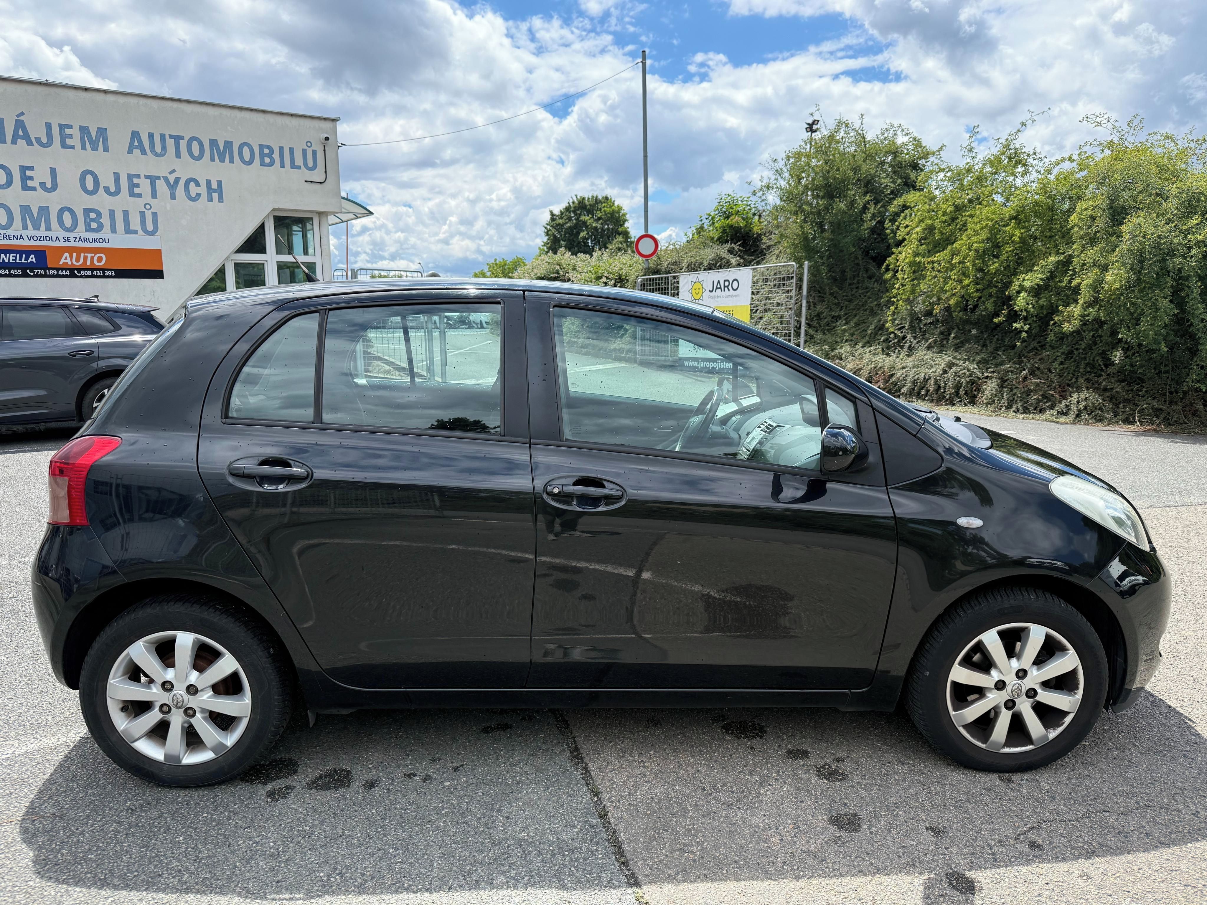 Toyota Yaris, 1.3 VVT-I 64Kw Cool 1-Majitel - fotka 2