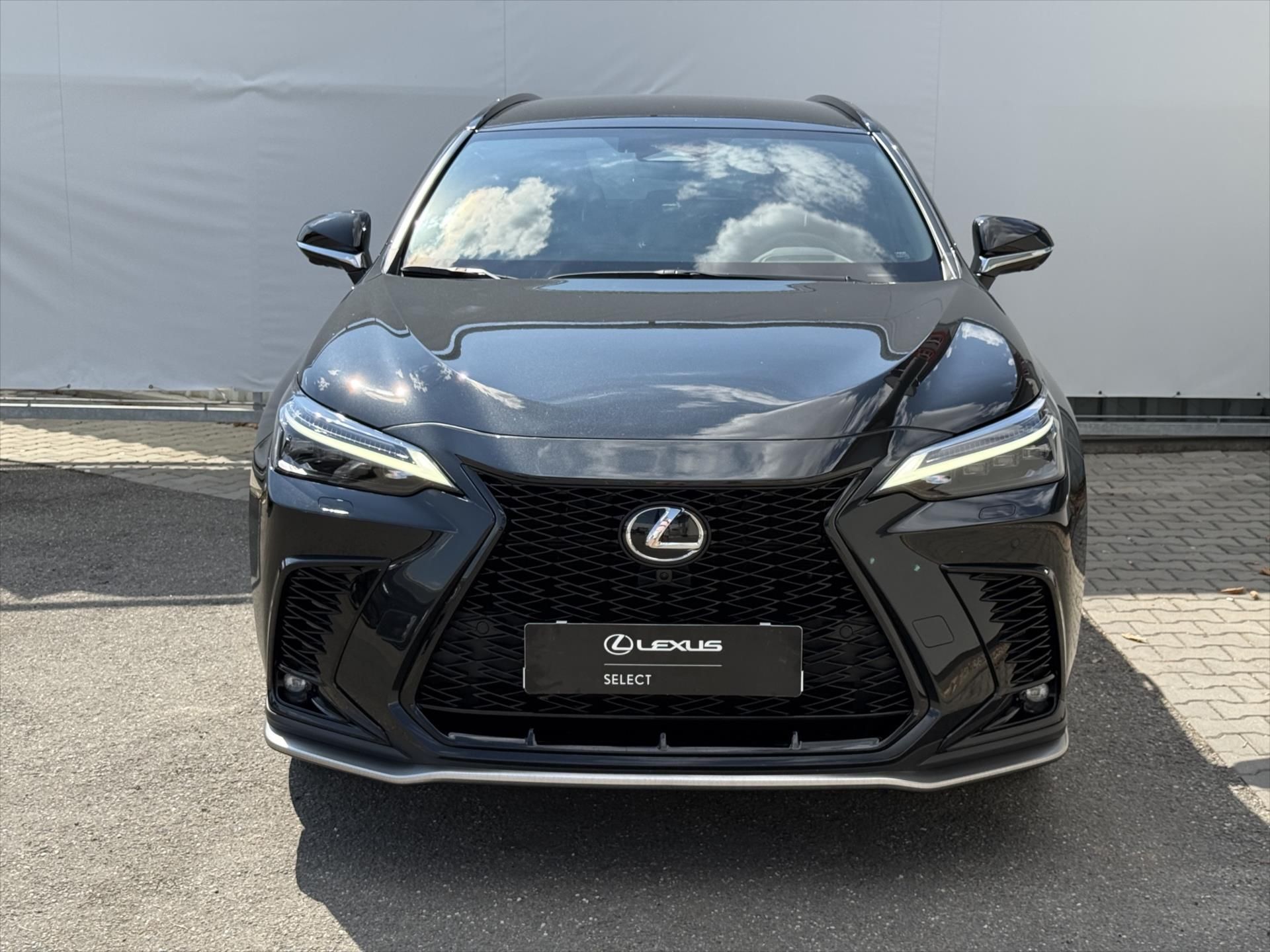 Lexus NX 350h, 2,5 F-sport, 4x4 - fotka 2