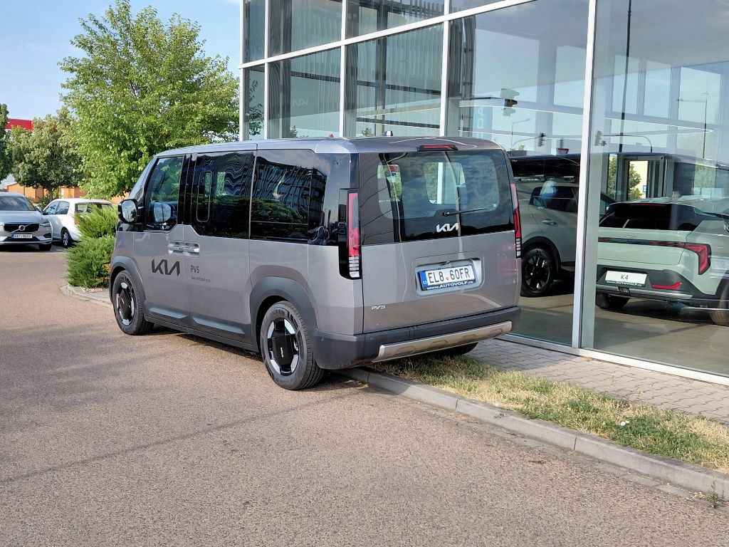 Kia PV5, Elite elektromotor 120kW - fotka 6