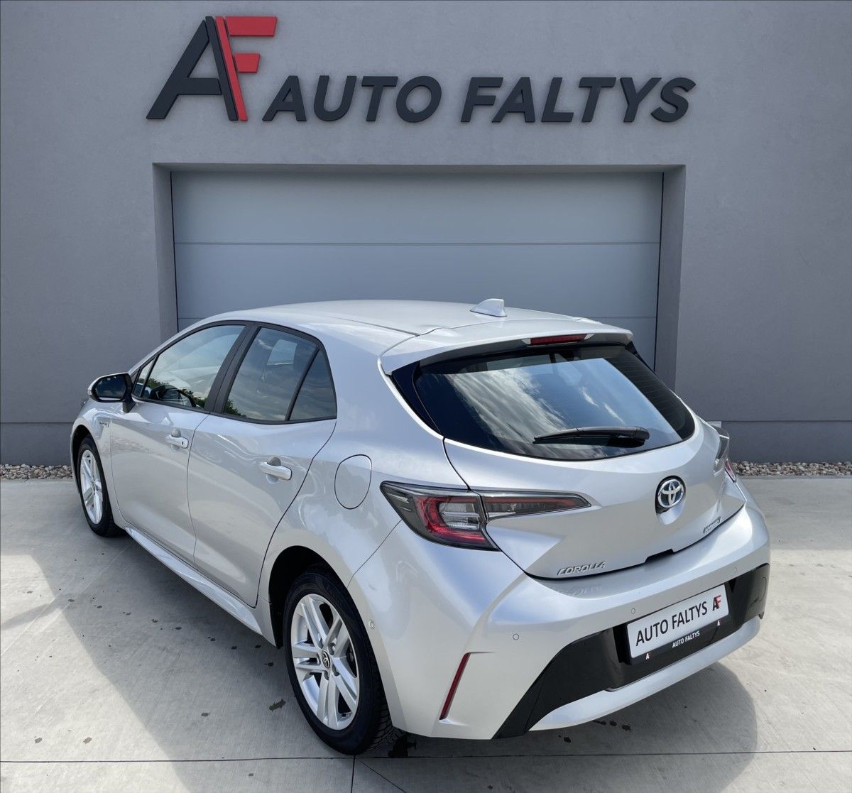 Toyota Corolla, 1,8 Hybrid e-CVT Confort ČR.1. - fotka 5