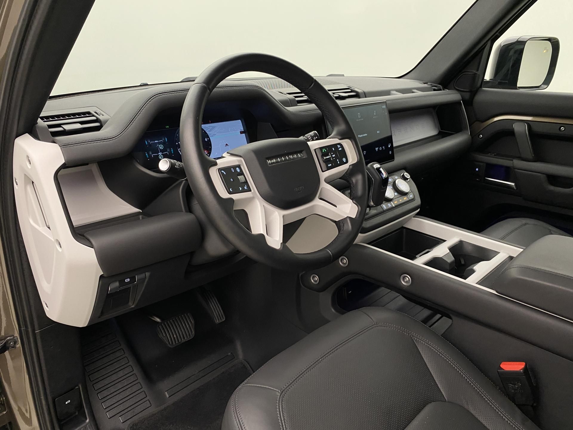 Land Rover Defender, D300 X-DYNAMIC HSE AWD AUT CZ - fotka 4