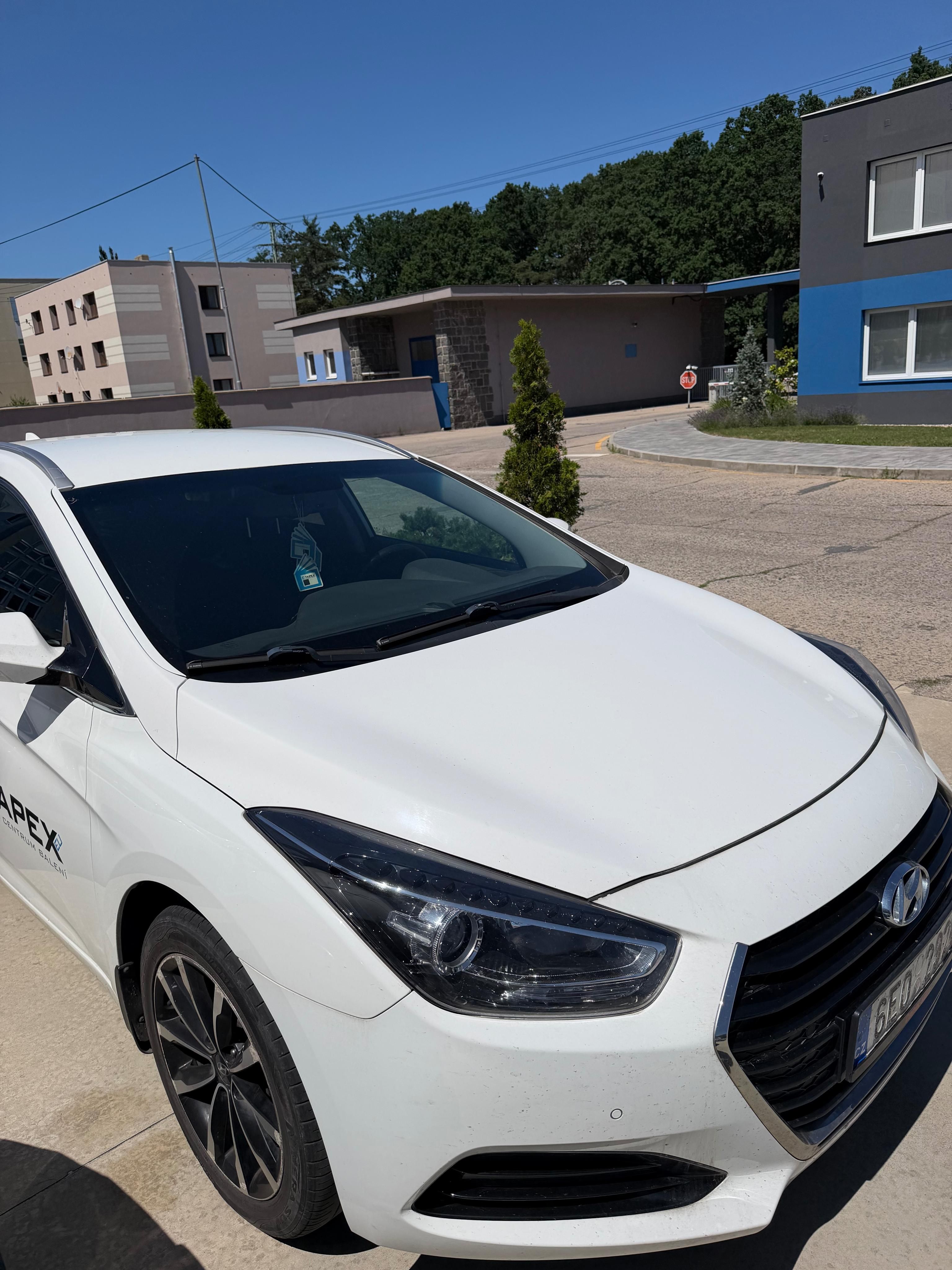 Hyundai i40, Hyundai i40 combi servisováno - fotka 5
