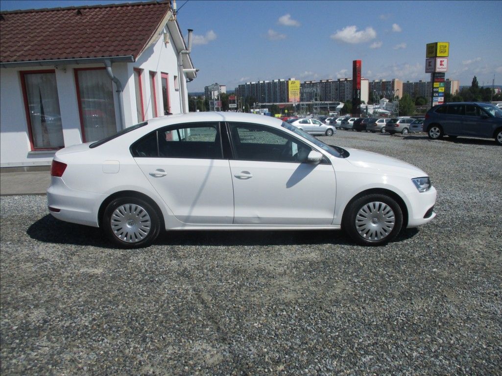 Volkswagen Jetta, 1,6 TDI,klima,servis,1.maj,CZ, - fotka 5