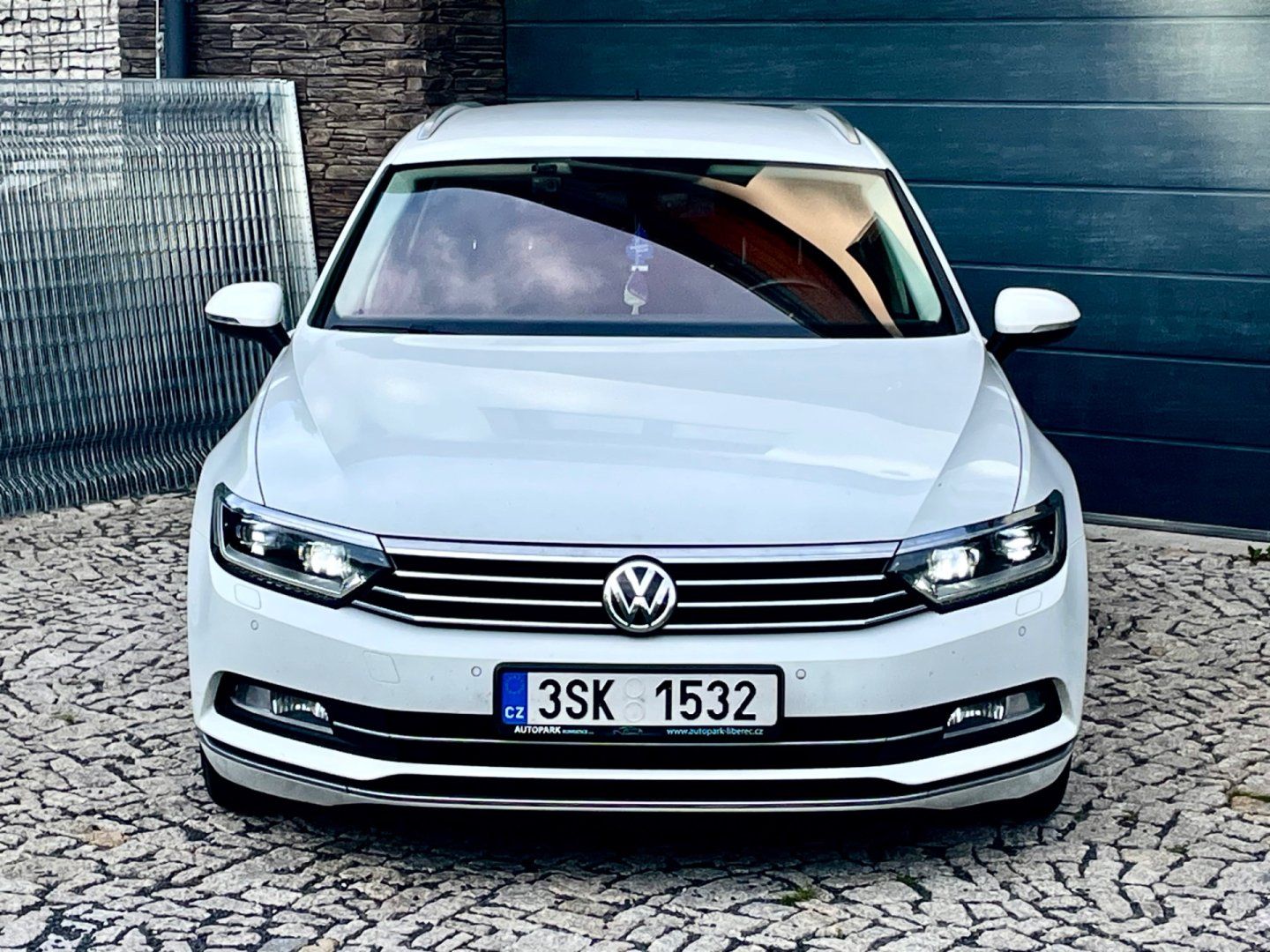 Volkswagen Passat, 2.0 TDI DSG Highline CZ - fotka 2