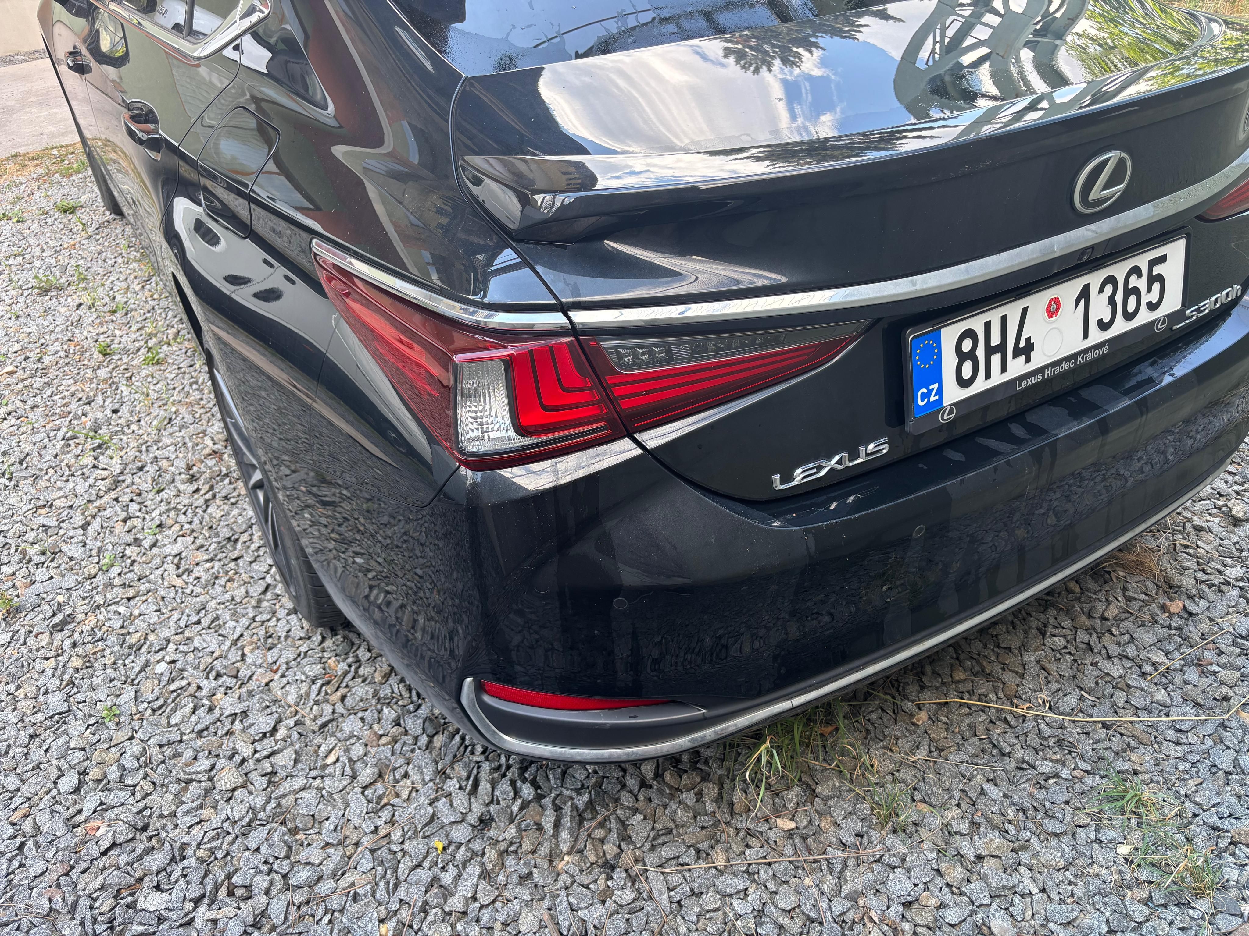 Lexus ES, 300h Business edition - fotka 2