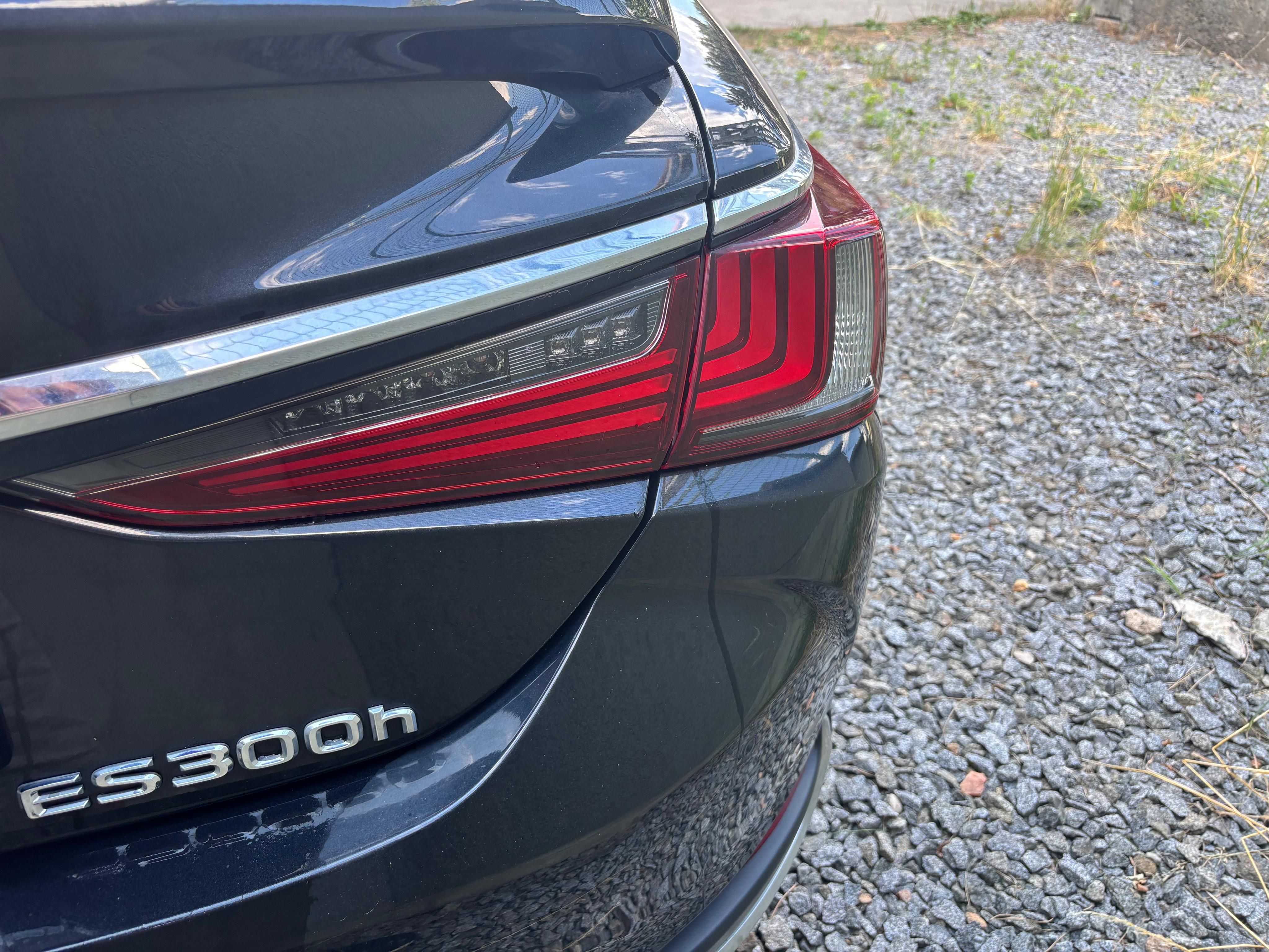 Lexus ES, 300h Business edition - fotka 4