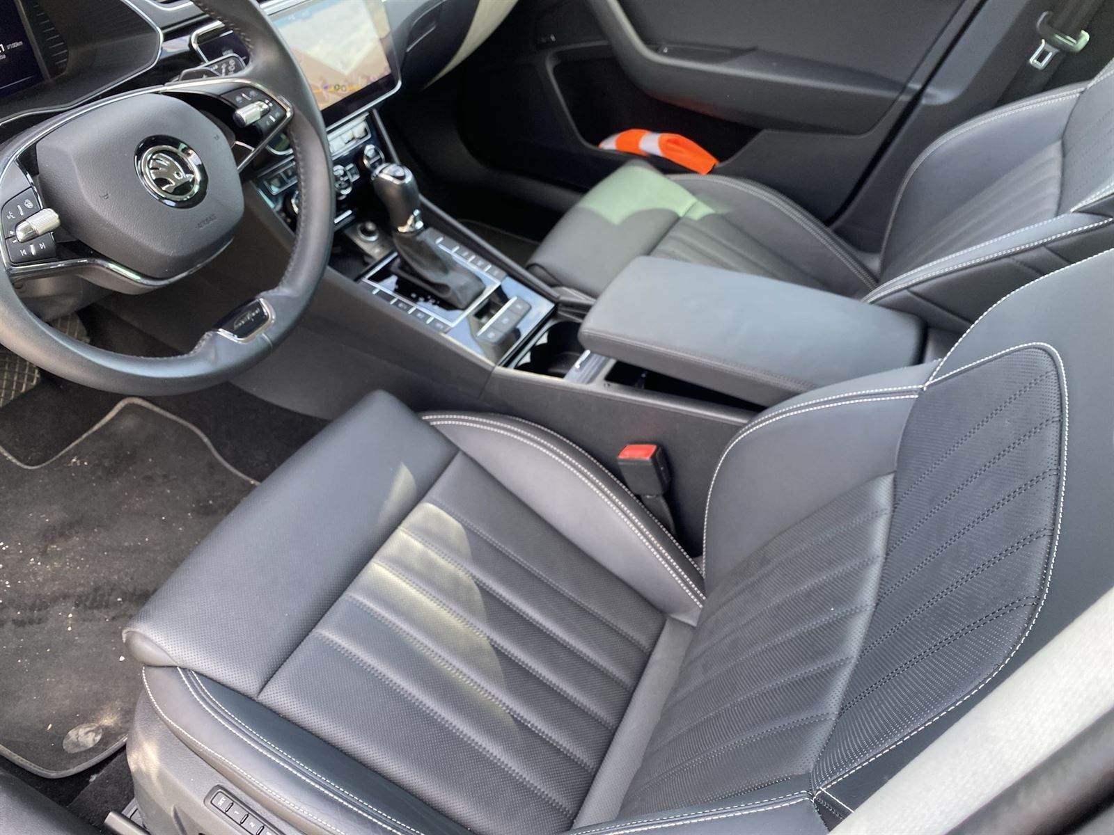 Škoda Superb, Combi 2.0 TDI 4x4 DSG L&K - fotka 6