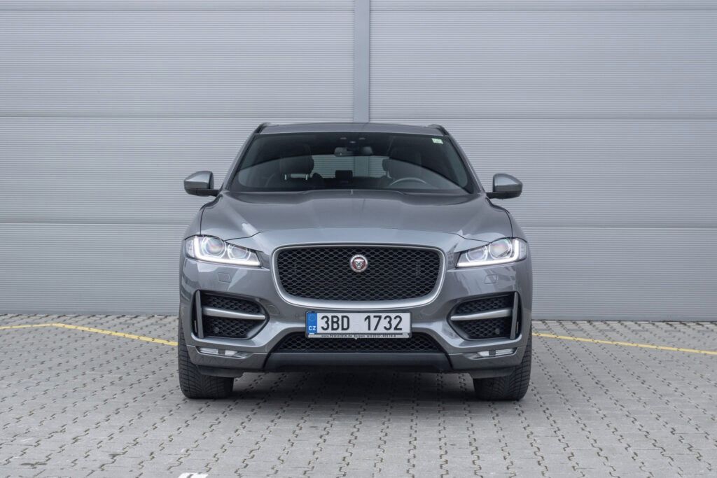 Jaguar F-Pace, Jaguar F-Pace R-Sport,2.0d AWD - fotka 2