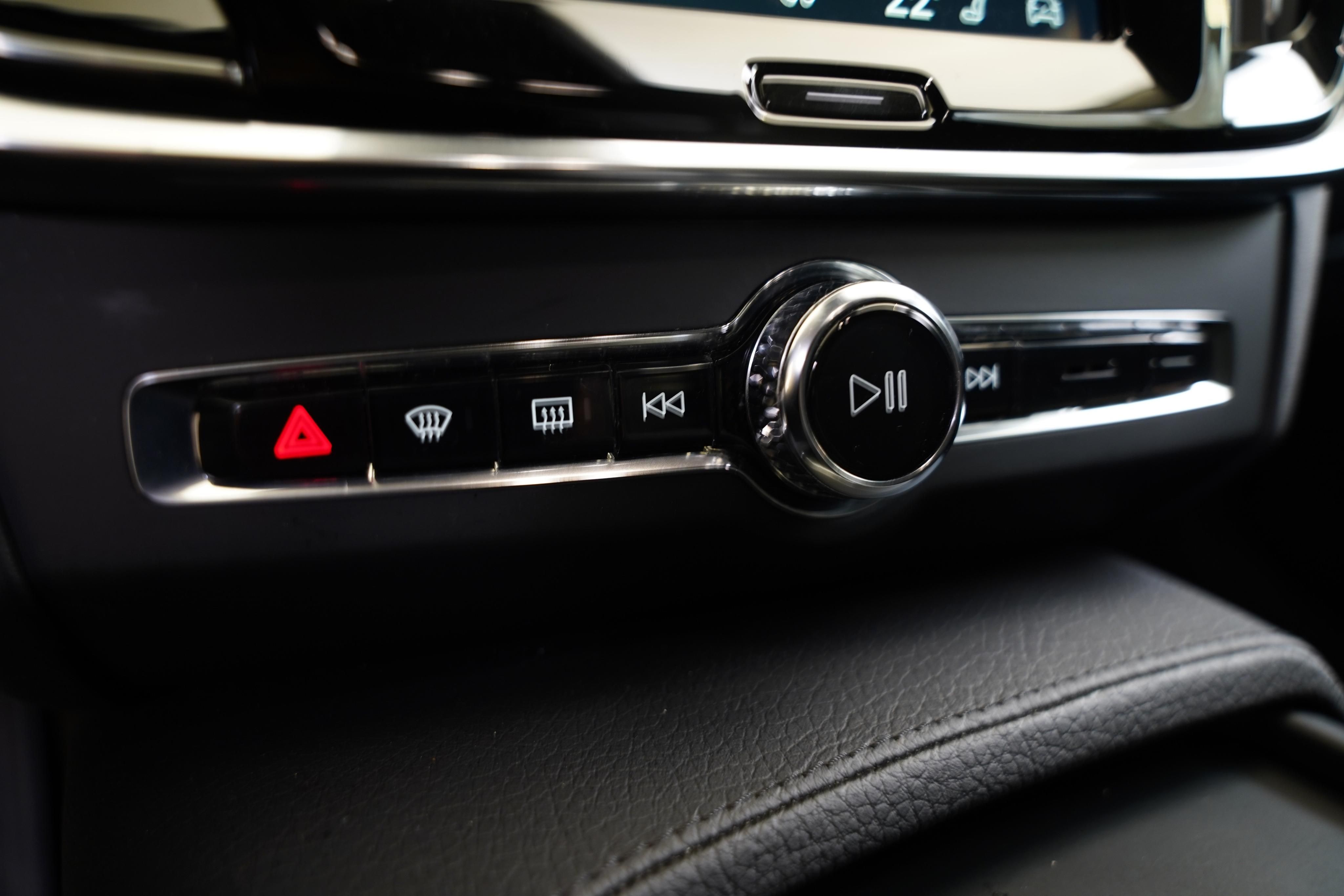 Volvo V90, 2.0 D 145 kW Momentum - fotka 4