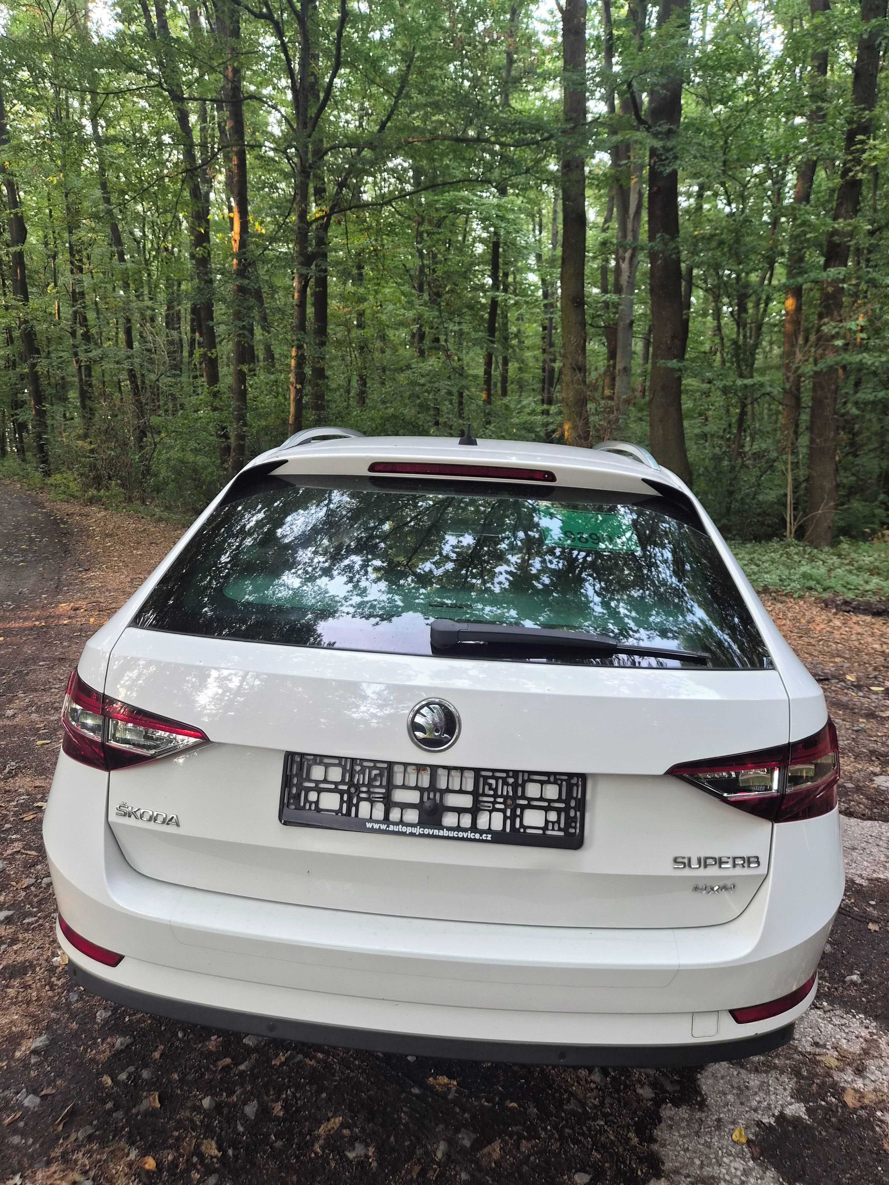 Škoda Superb, 4x4 Combi 110kw,kamera,navi. - fotka 5