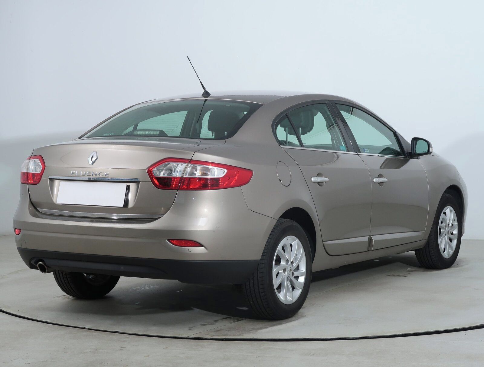 Renault Fluence, 1.6 16V, Kožené sedačky - fotka 5