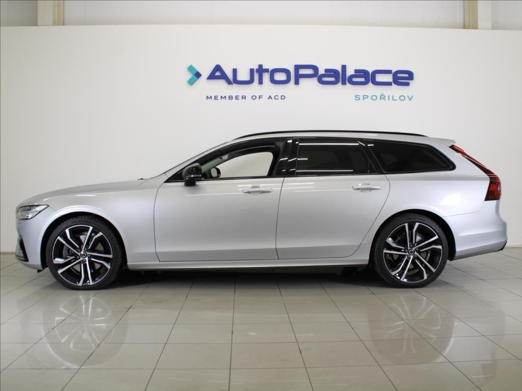 Volvo V90, 2,0 B6 AWD Ultimate Dark B&W - fotka 5