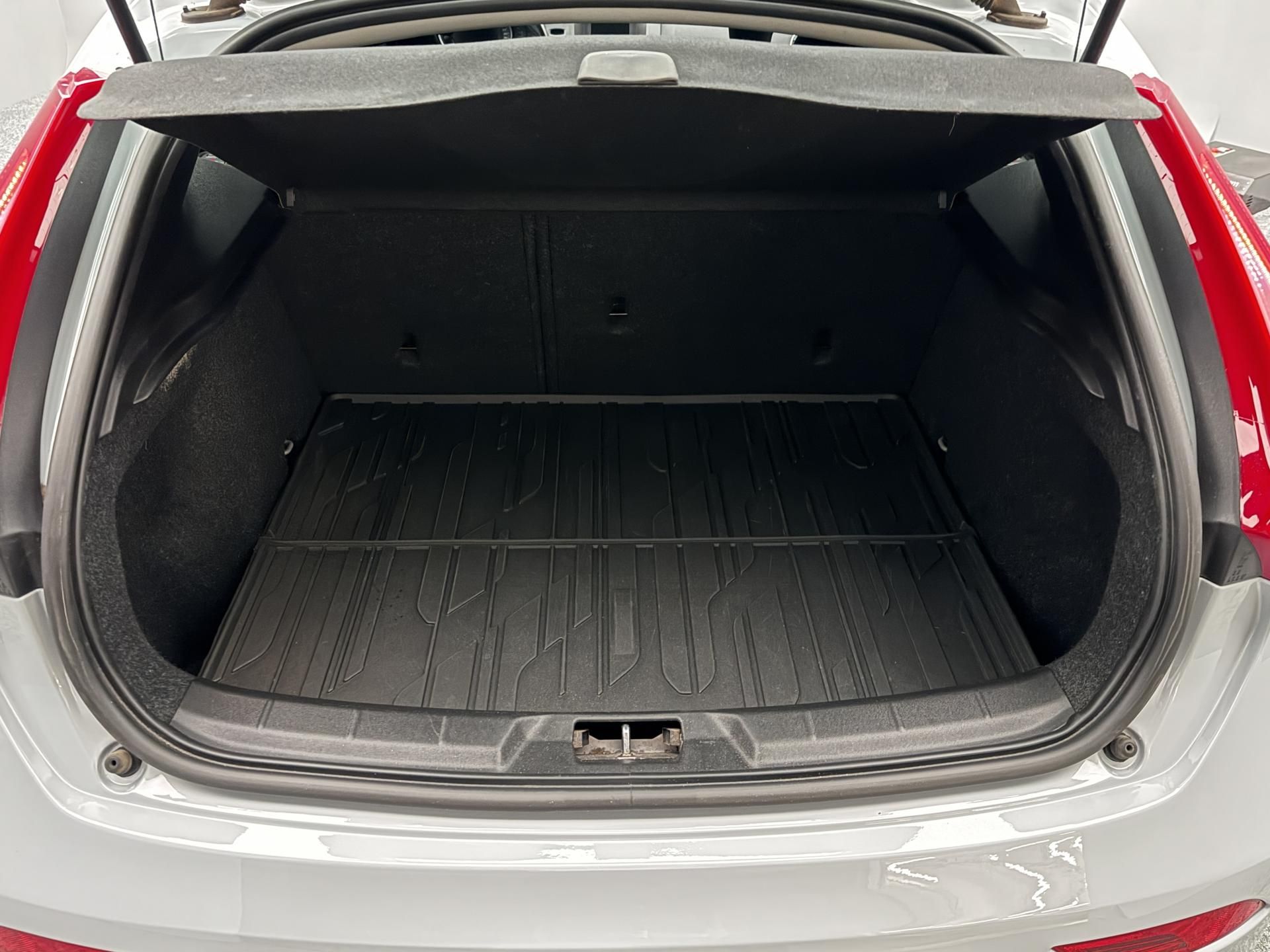 Volvo V40, T2 KINETIC CZ 1.maj - fotka 4