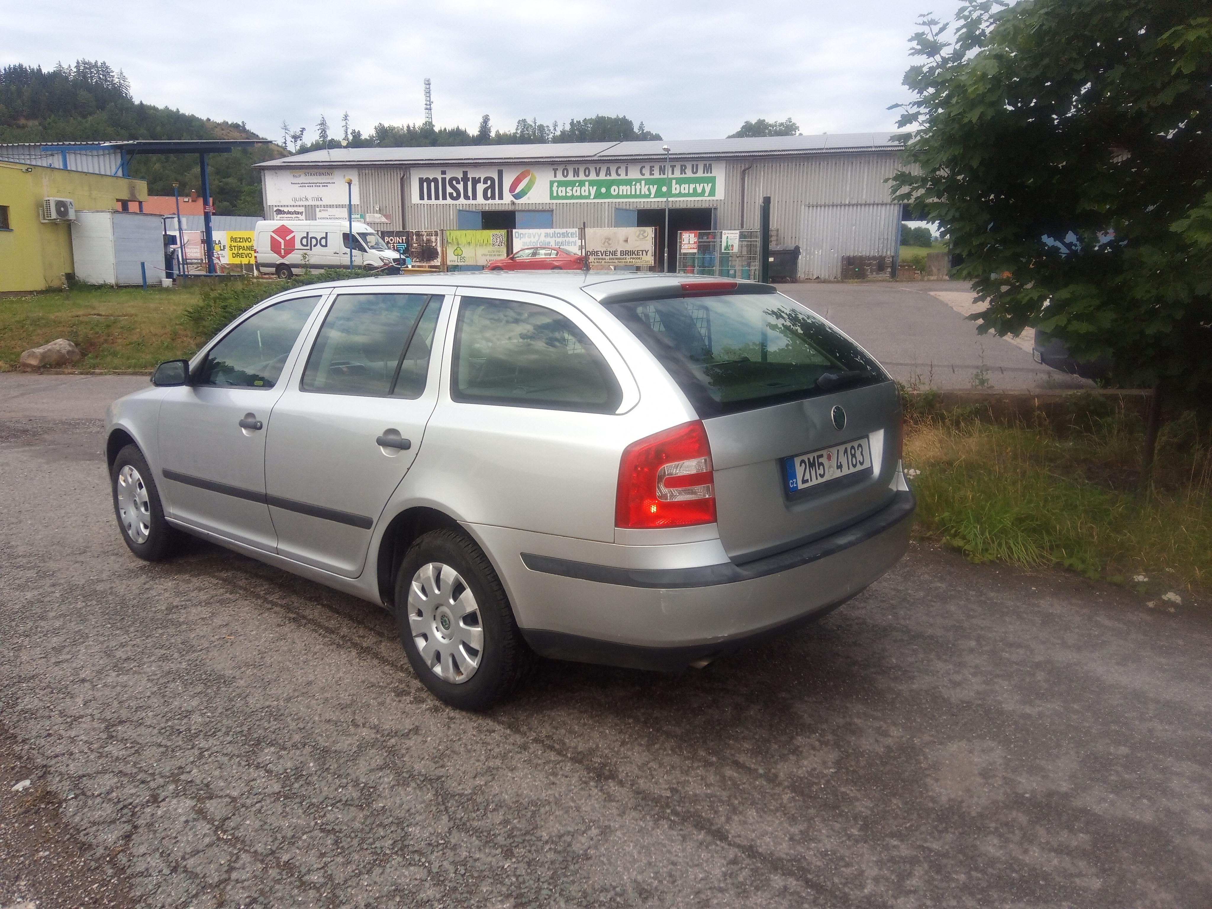 Škoda Octavia, 1,6 MPi, serviska - fotka 4