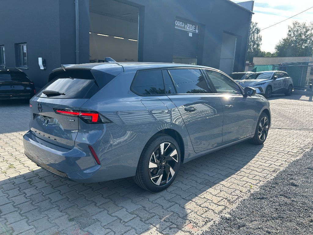 Opel Astra, ST GS 1,2 Turbo 107kW AT - fotka 4