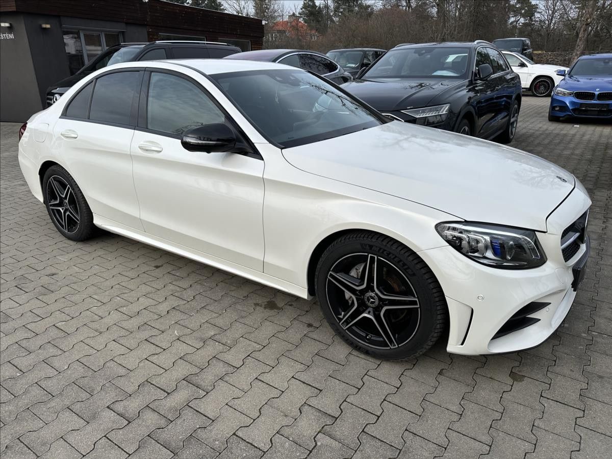 Mercedes-Benz Třídy C, 180 AMG multibeam - fotka 4