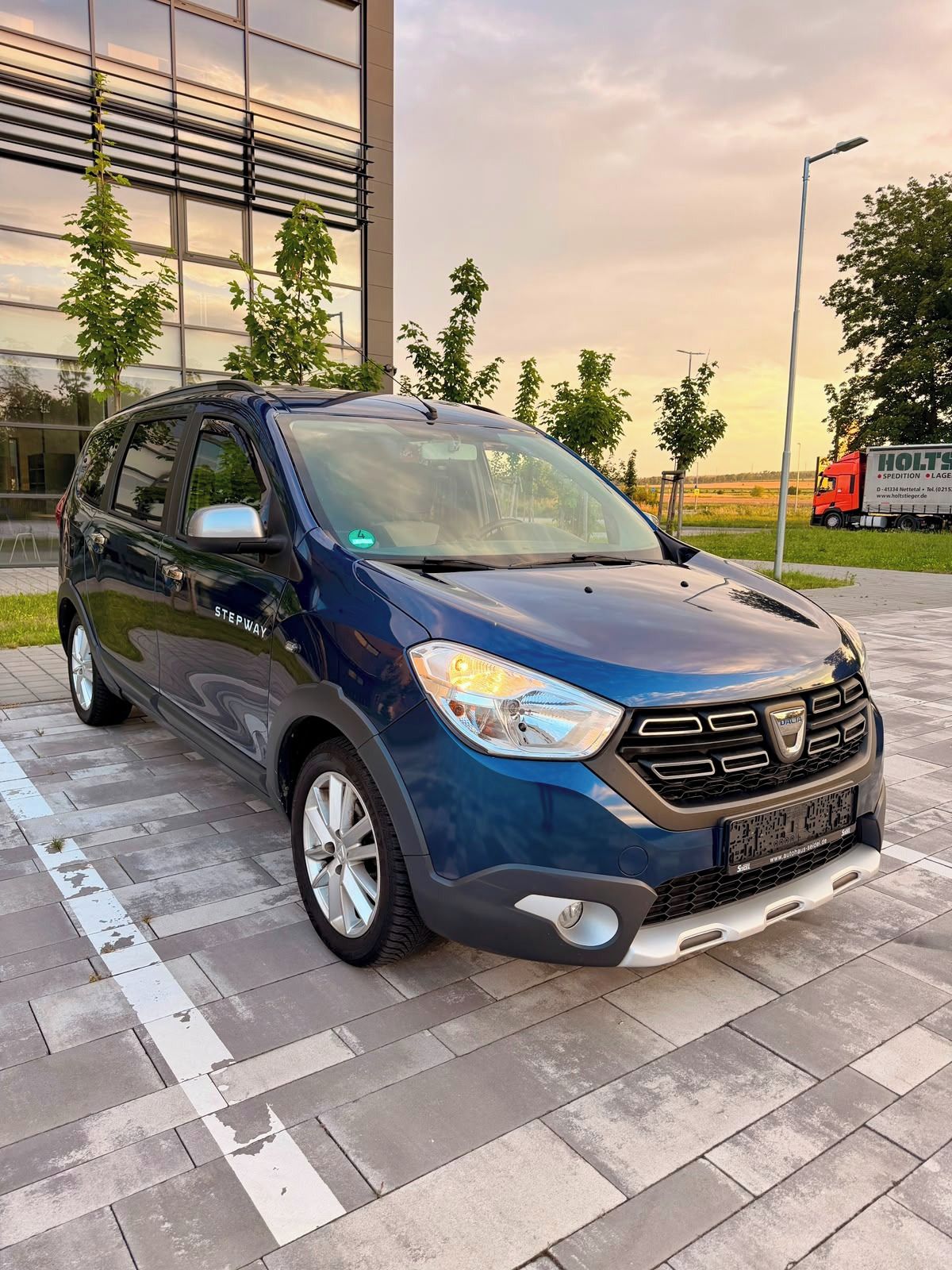 Dacia Lodgy, 1.6 SCe 7 míst - fotka 4