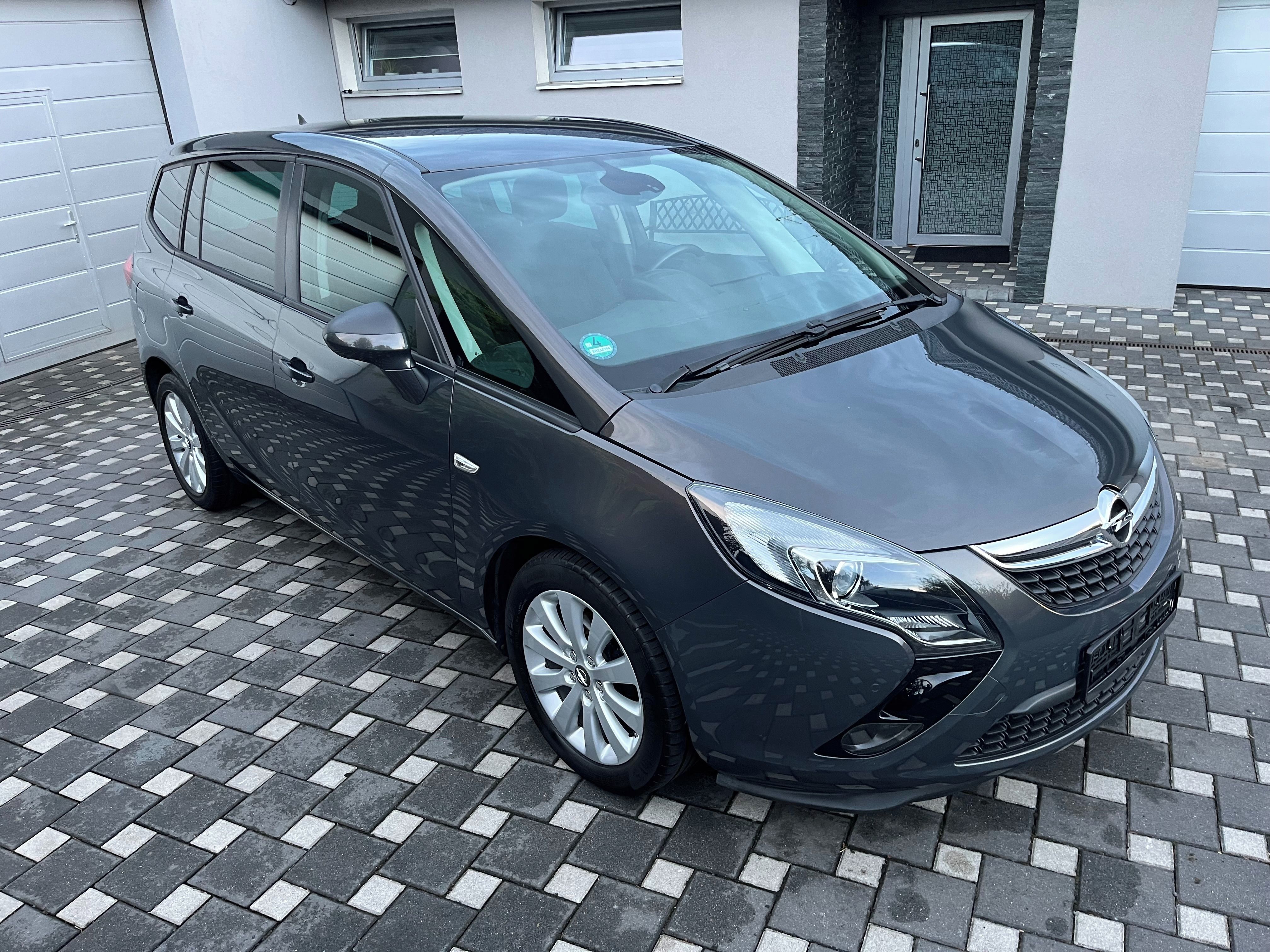 Opel Zafira, Tourer 1.4 turbo 103kw 7 míst - fotka 3
