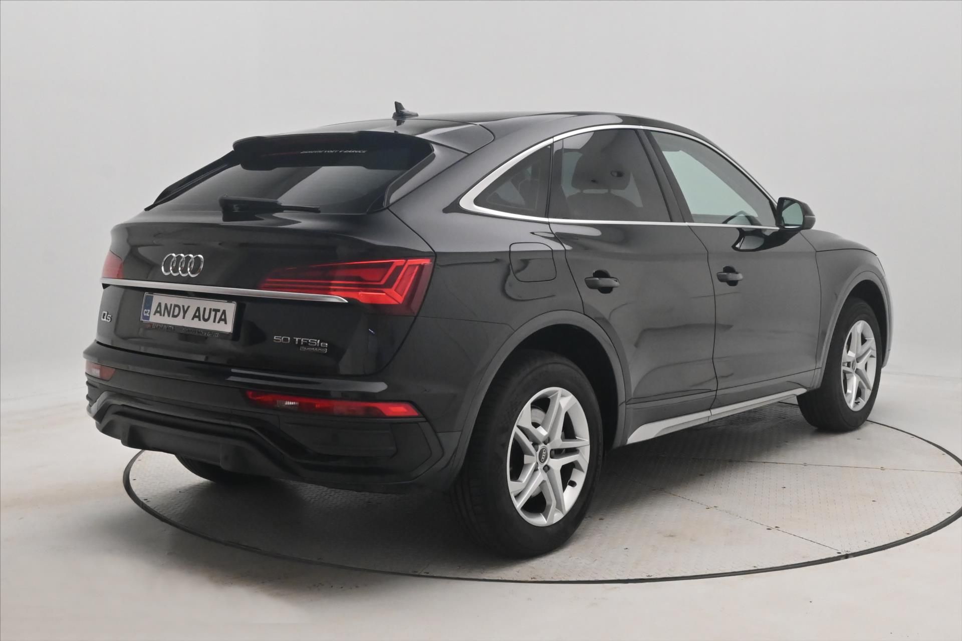 Audi Q5, 2,0 50TFSIe 195kW 4x4 S-Tronic - fotka 5