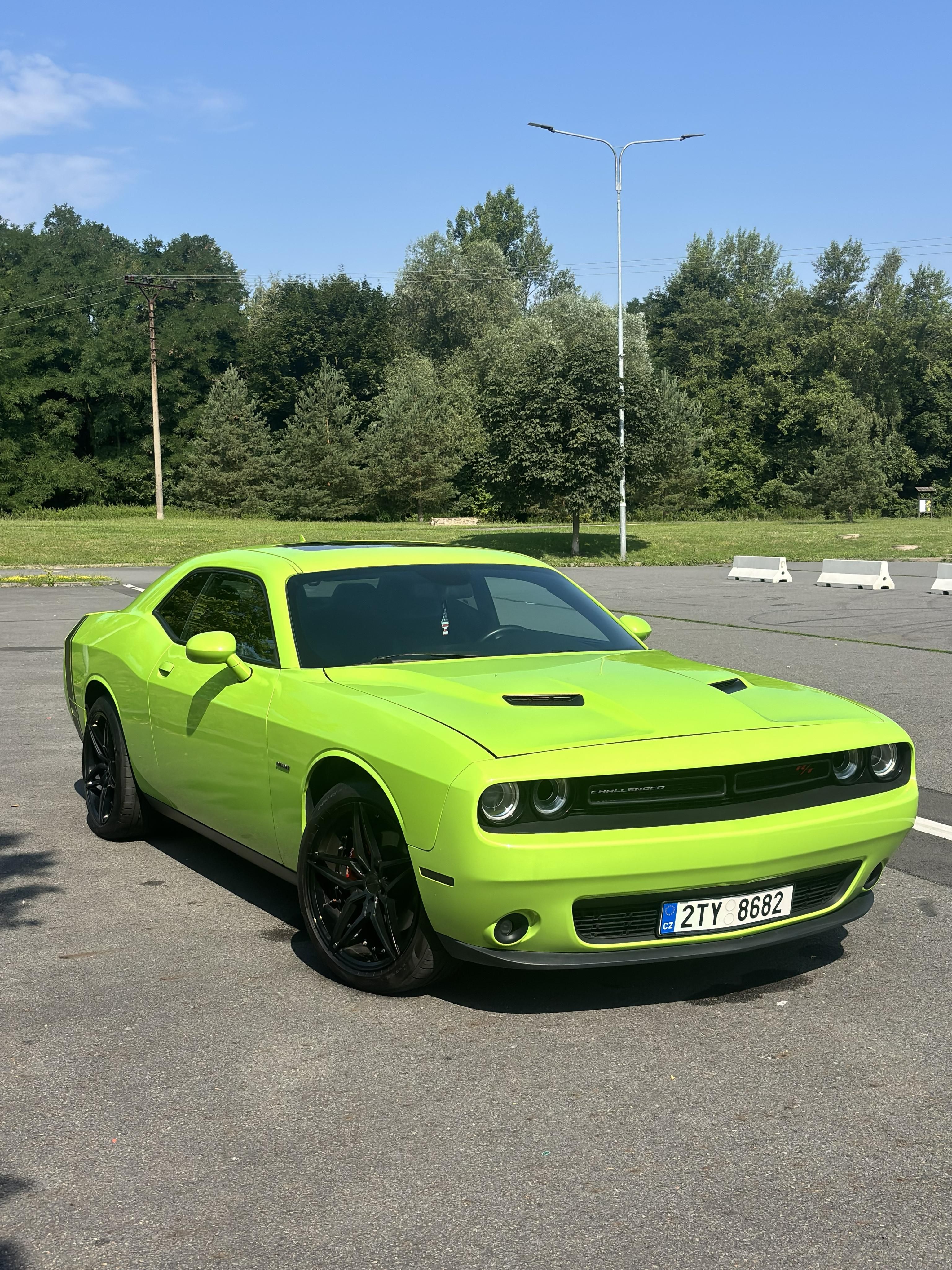 Dodge Challenger, 5.7 R/T MANUÁL - fotka 3