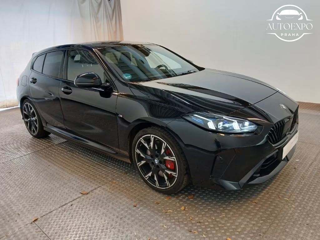 BMW Řada 1, 120i Limousine M SPORT PRO - fotka 3