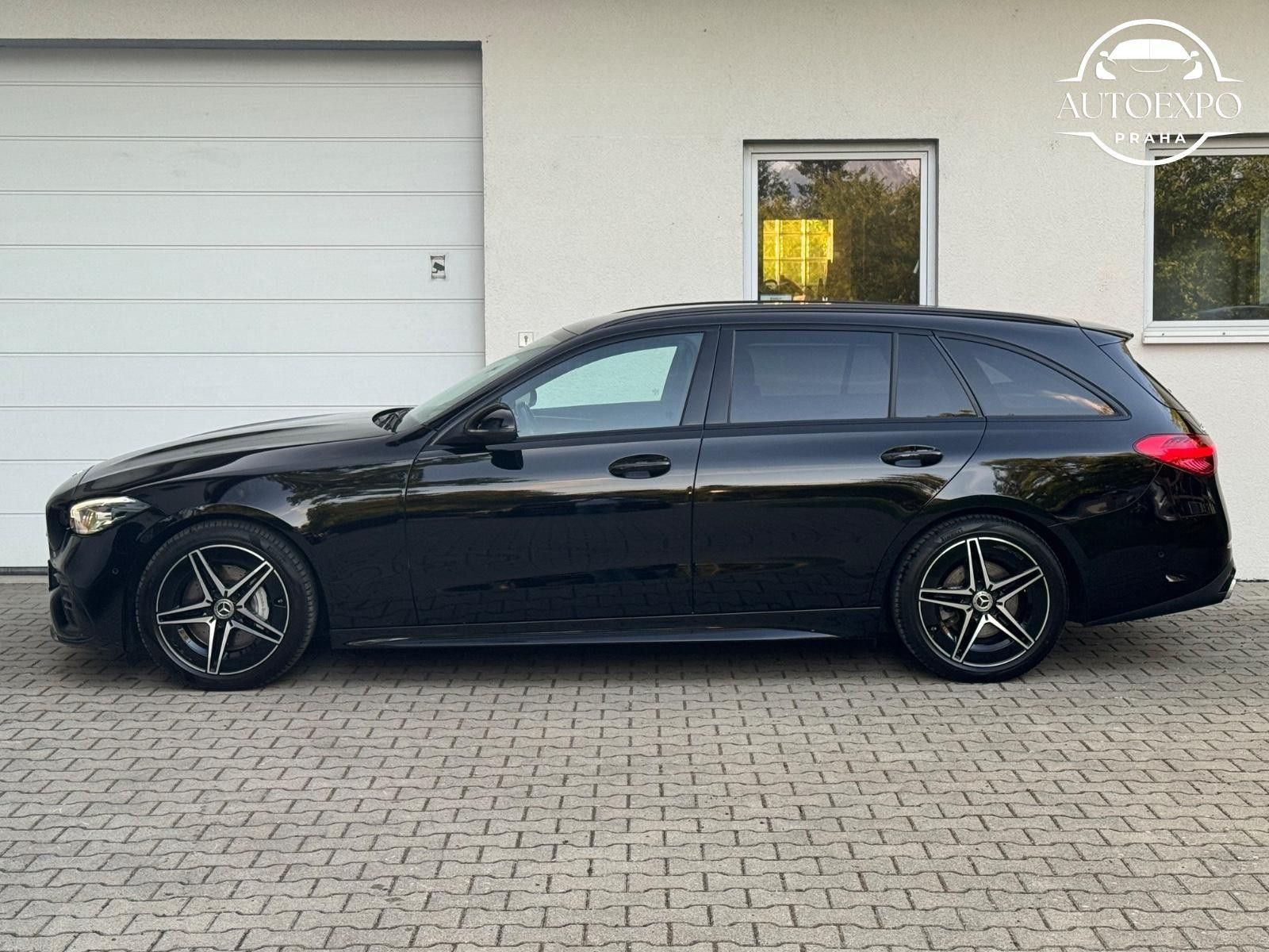 Mercedes-Benz Třídy C, 220d T AMG Line*Night Paket - fotka 3