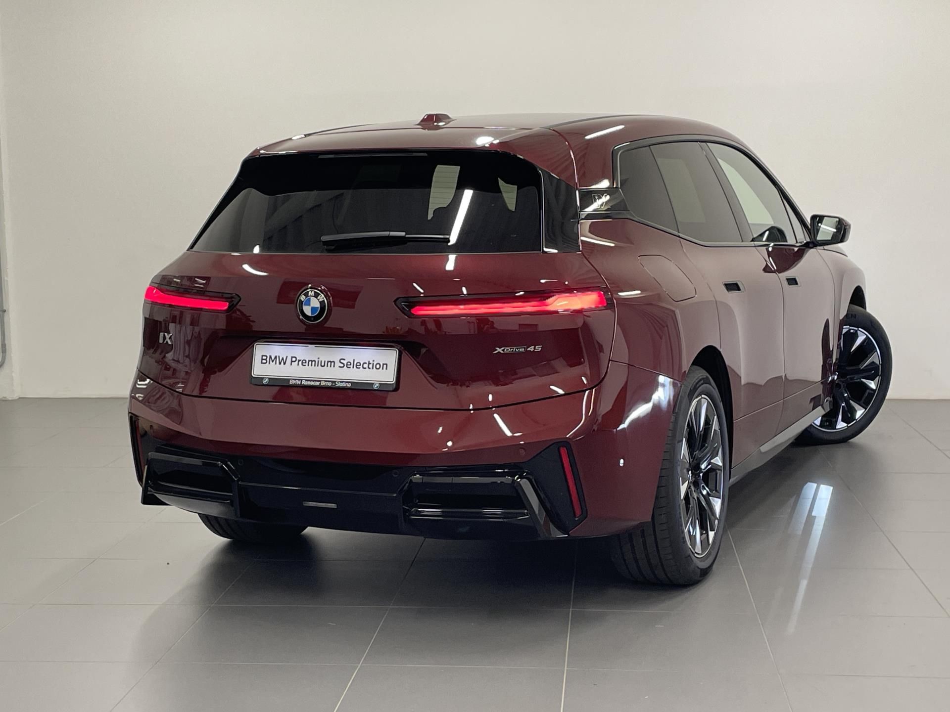 BMW iX, iX  xDrive 45 - fotka 2