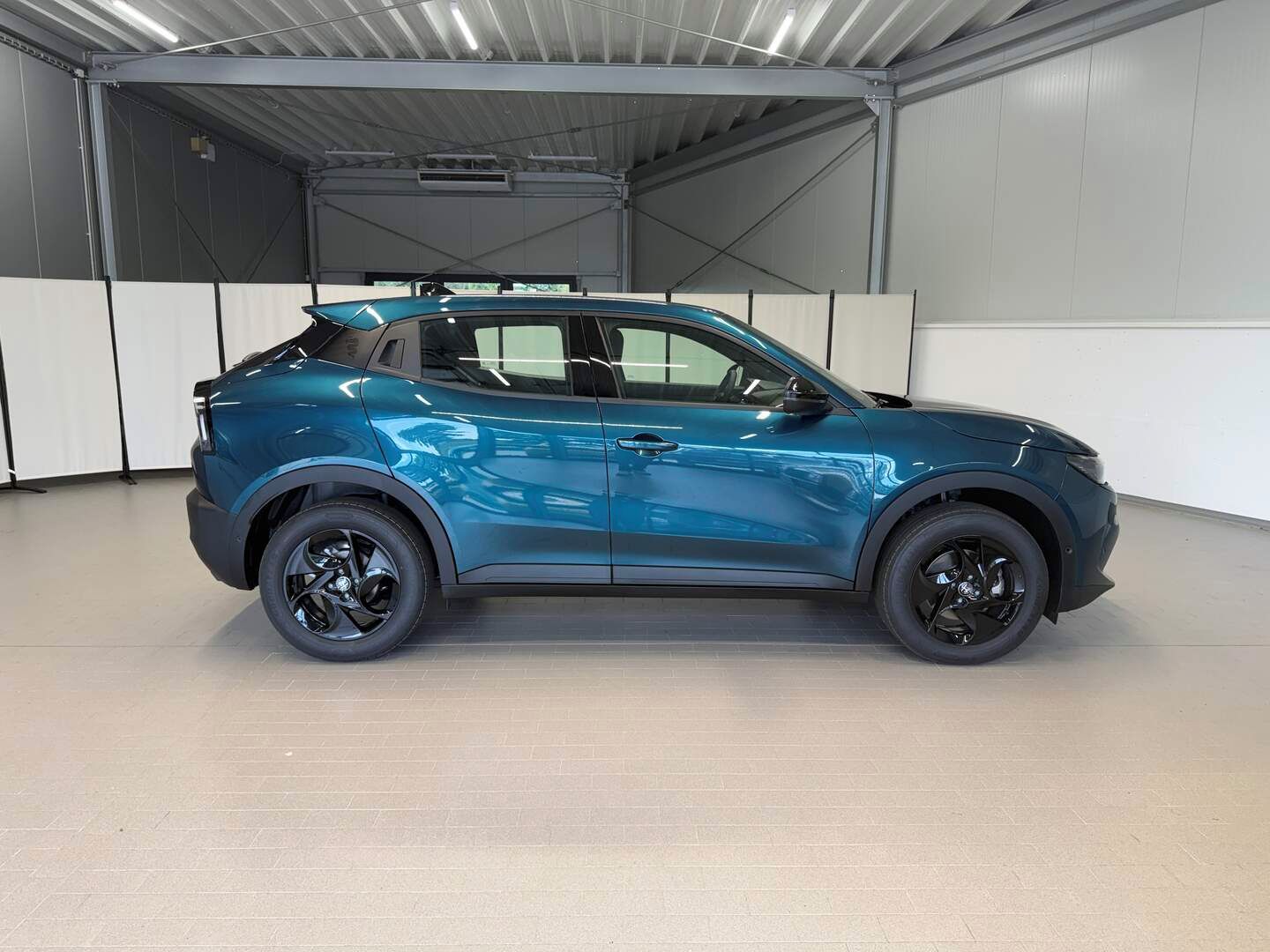 Alfa Romeo Junior, Ibrida 1.2 Turbo Hybrid 145k - fotka 5