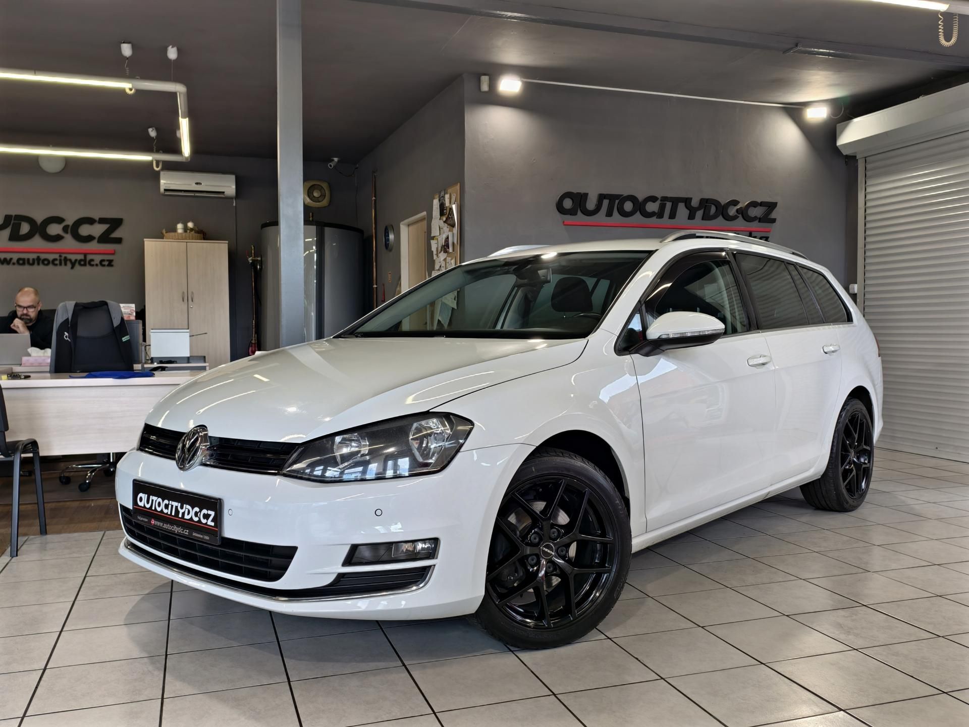 Volkswagen Golf, VARIANT 1.6 TDi HIGHLINE, ČR - fotka 3