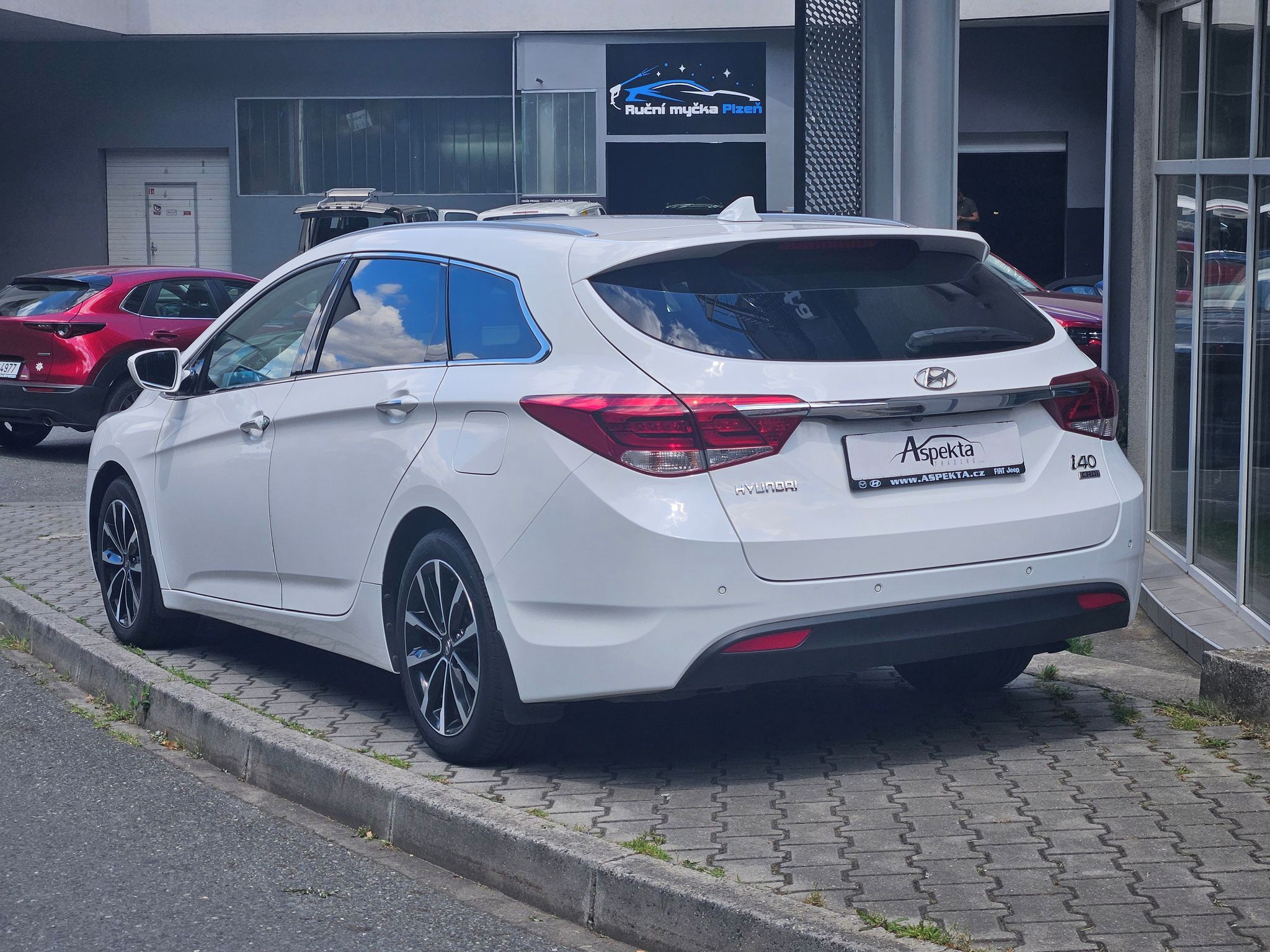 Hyundai i40, 1.6 CRDi Succes Winter, 1.maj. - fotka 3