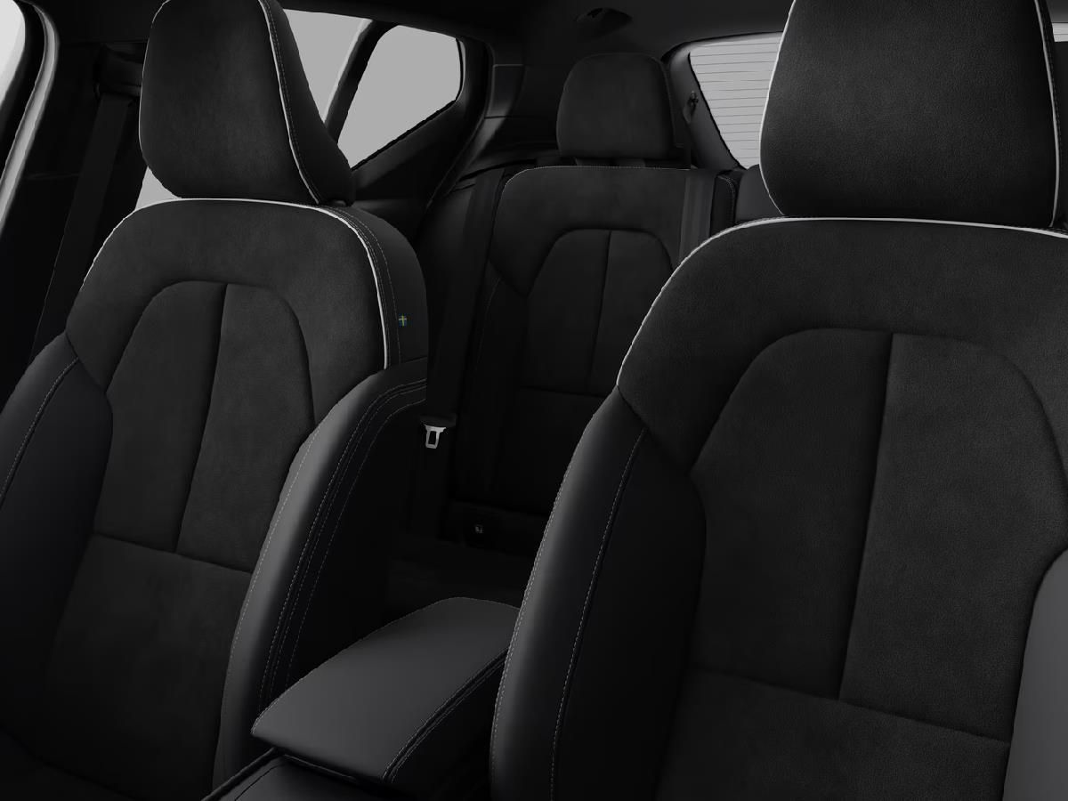 Volvo XC40, 2.0B3 120kW PLUS DARK - fotka 4