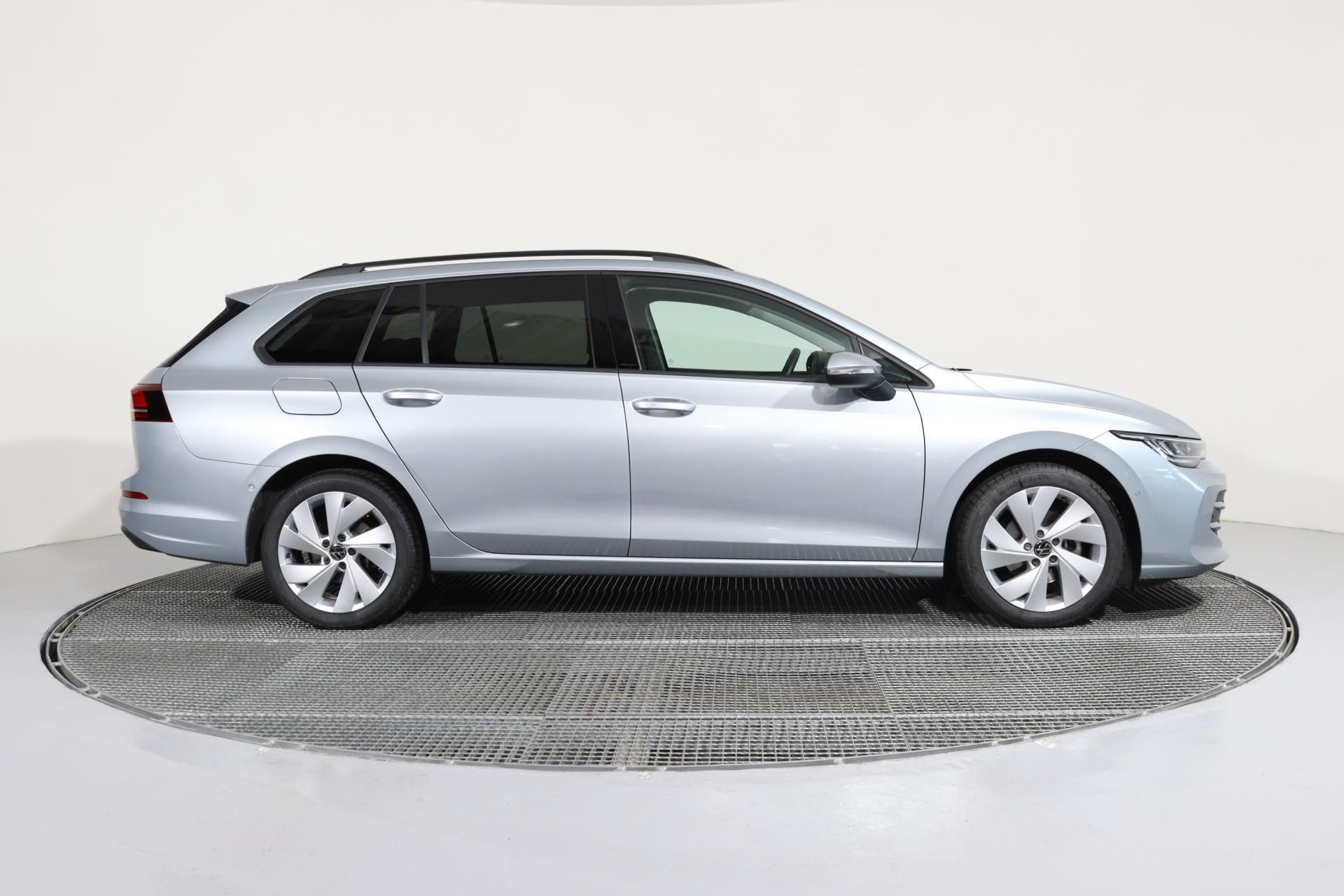 Volkswagen Golf Variant, People 1,5 eTSI 110kw 7DSG / L - fotka 3