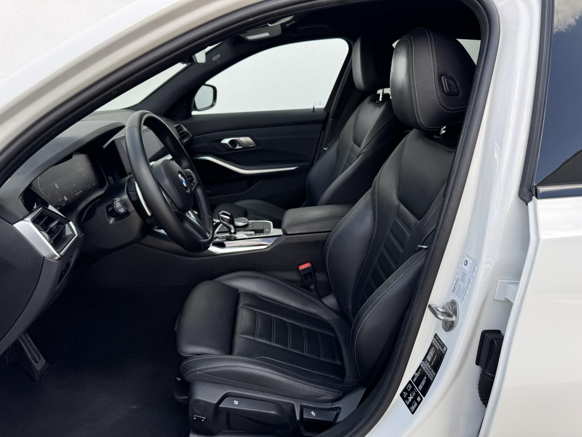 BMW Řada 3, 330d xDrive Touring Mpaket - fotka 6