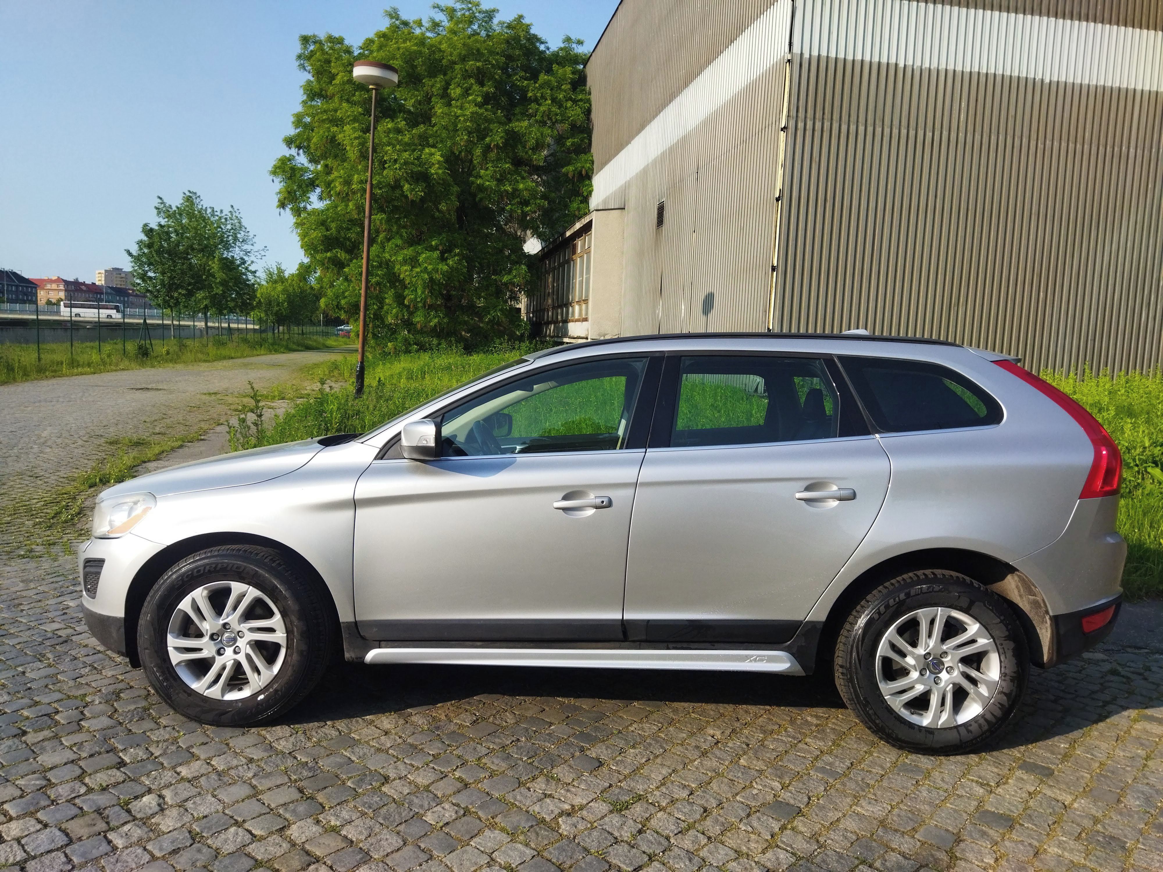 Volvo XC60, 2.4 TD/120 kW, 4x4 - fotka 2