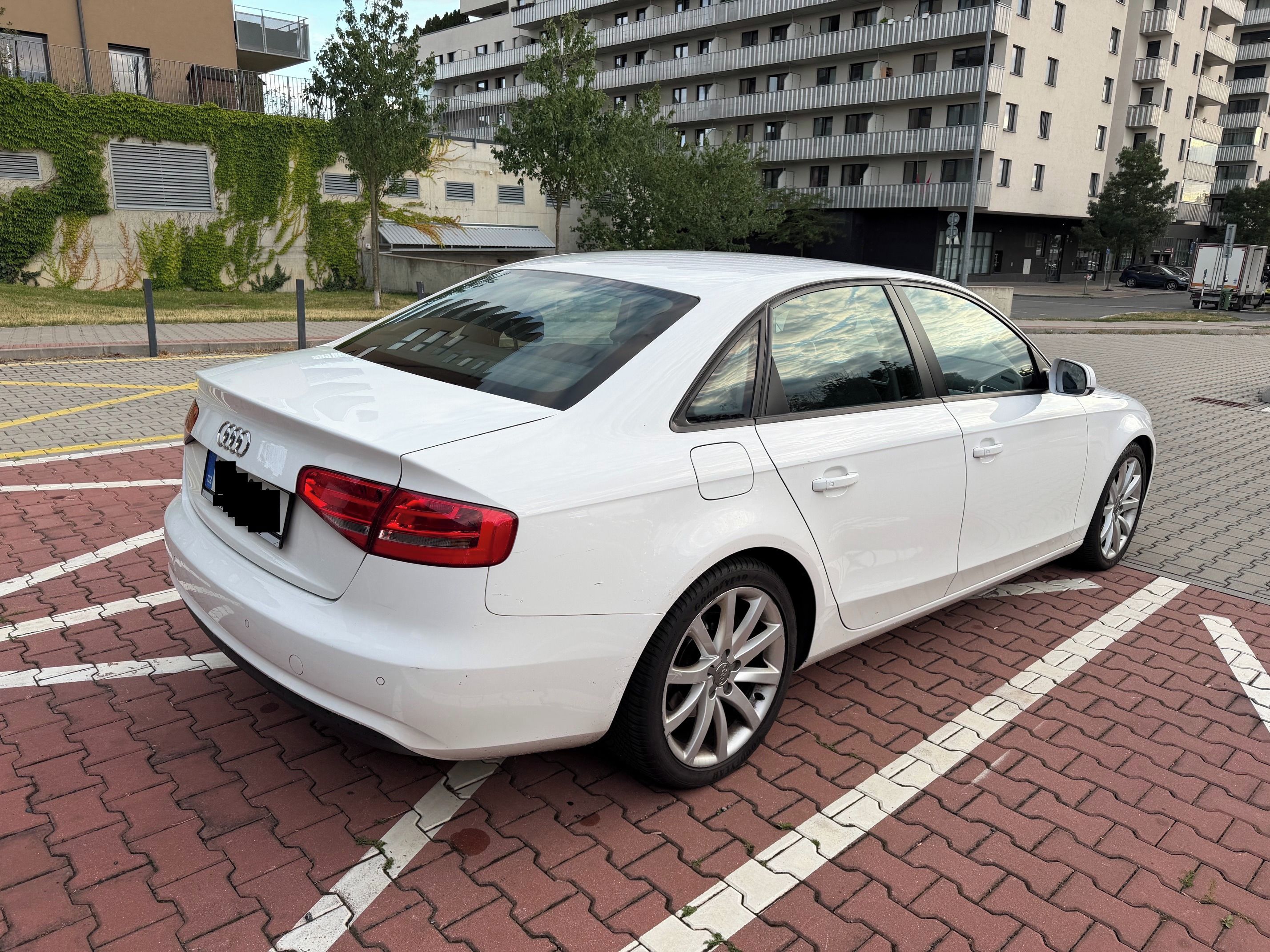 Audi A4, 1.8 TFSI Kola 18" Úplný servis - fotka 4