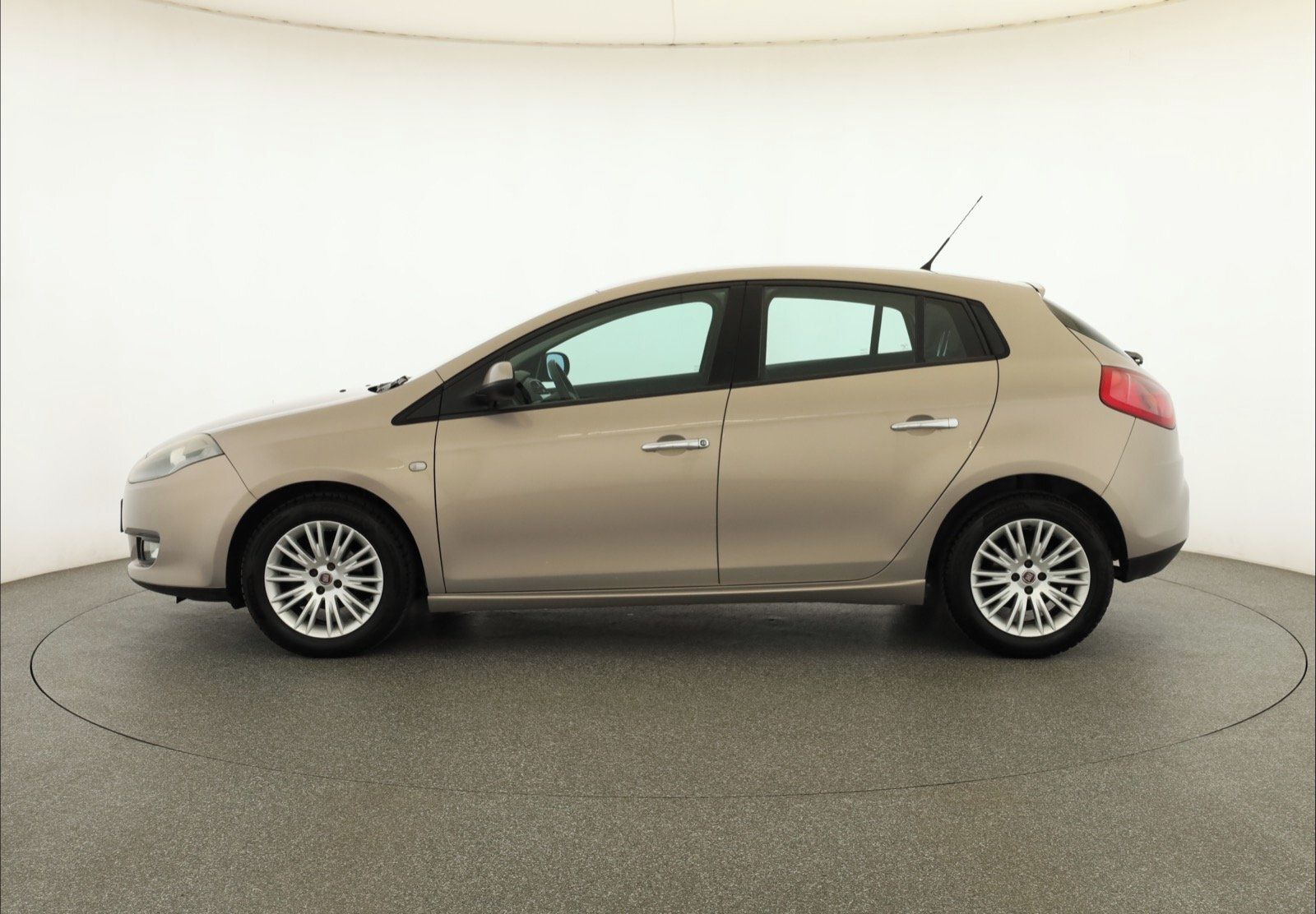 Fiat Bravo, 1.4 16V, po STK, jezdí dobře - fotka 3