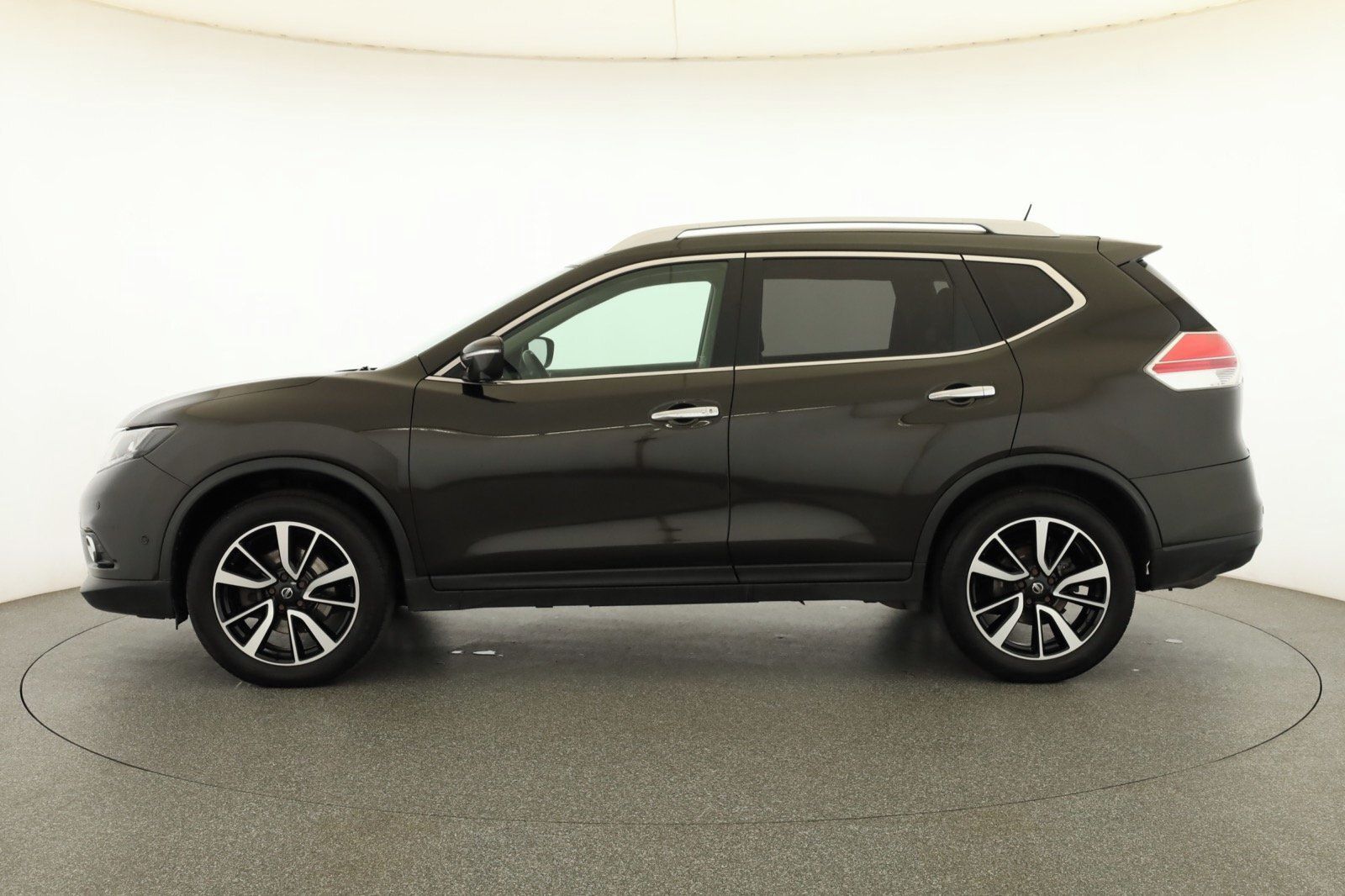 Nissan X-Trail, 2.0 dCi, 4X4, 7 míst - fotka 3