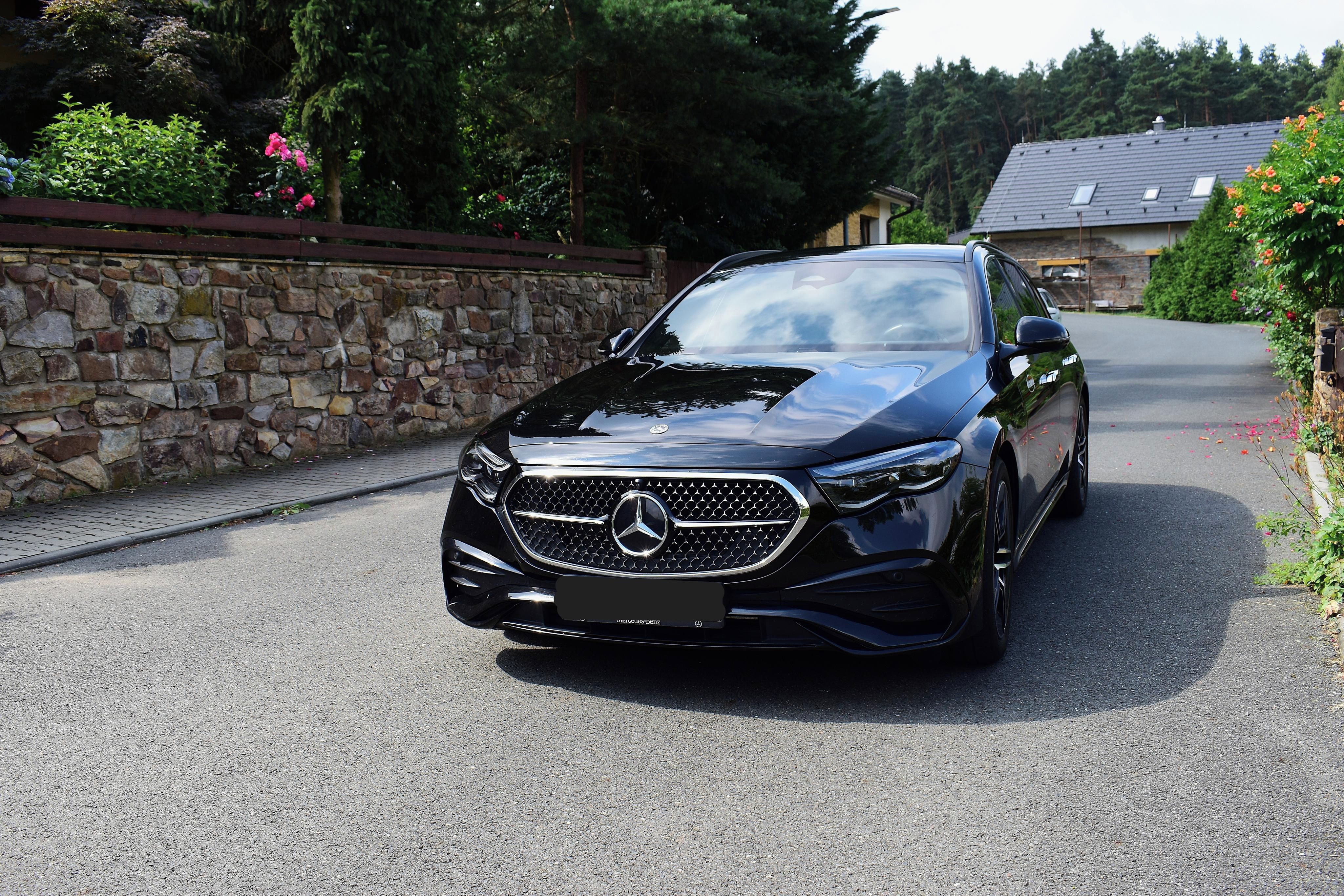 Mercedes-Benz Třídy E, E220d, AMG paket, nízký nájezd - fotka 3