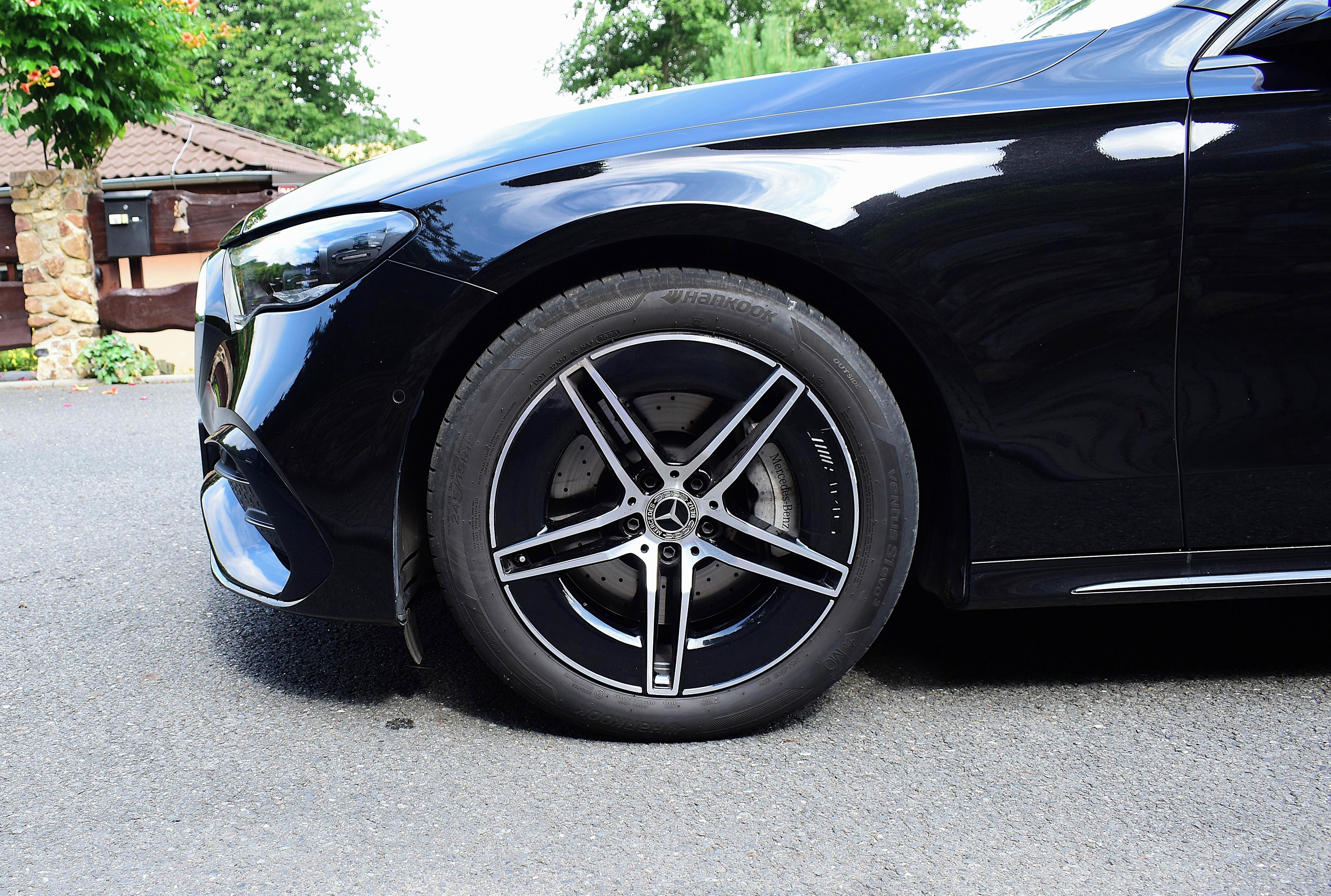 Mercedes-Benz Třídy E, E220d, AMG paket, nízký nájezd - fotka 5