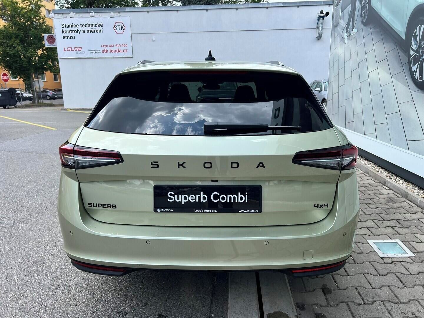Škoda Superb, Combi Sportline 2,0 TSI 4x4 19 - fotka 5