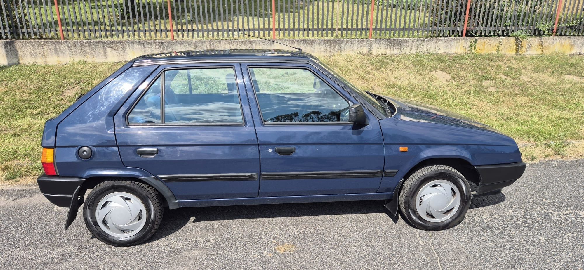 Škoda Favorit, garážovaný, perfektní stav - fotka 2