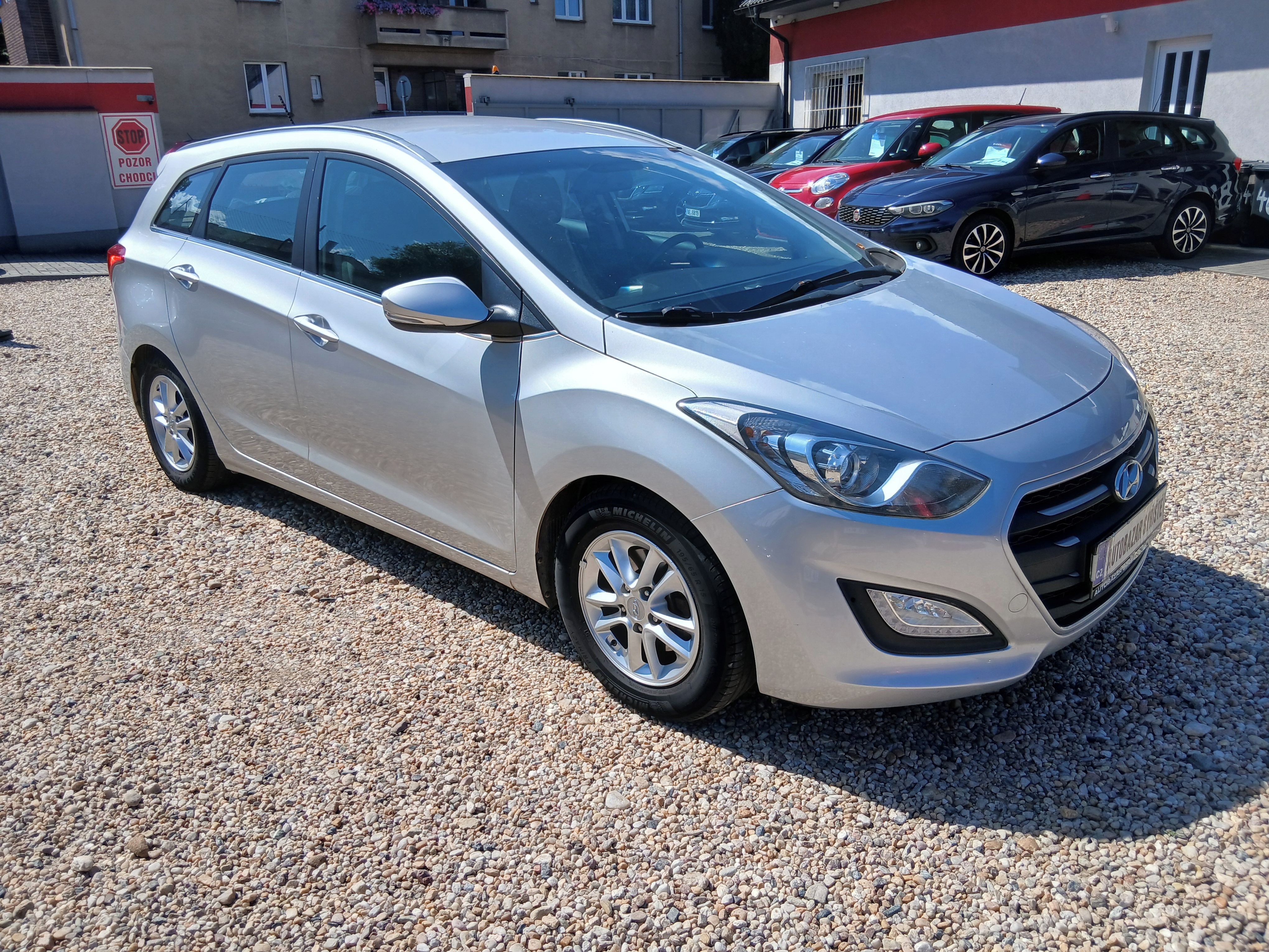 Hyundai i30, 1.6 CRDi 81KW ČR, +Zim.kola - fotka 3